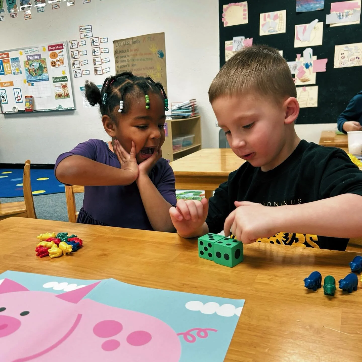 Our preschool friends had so much fun counting the piglets and using the dice to play the game! Learning math can be so fun! 🐽