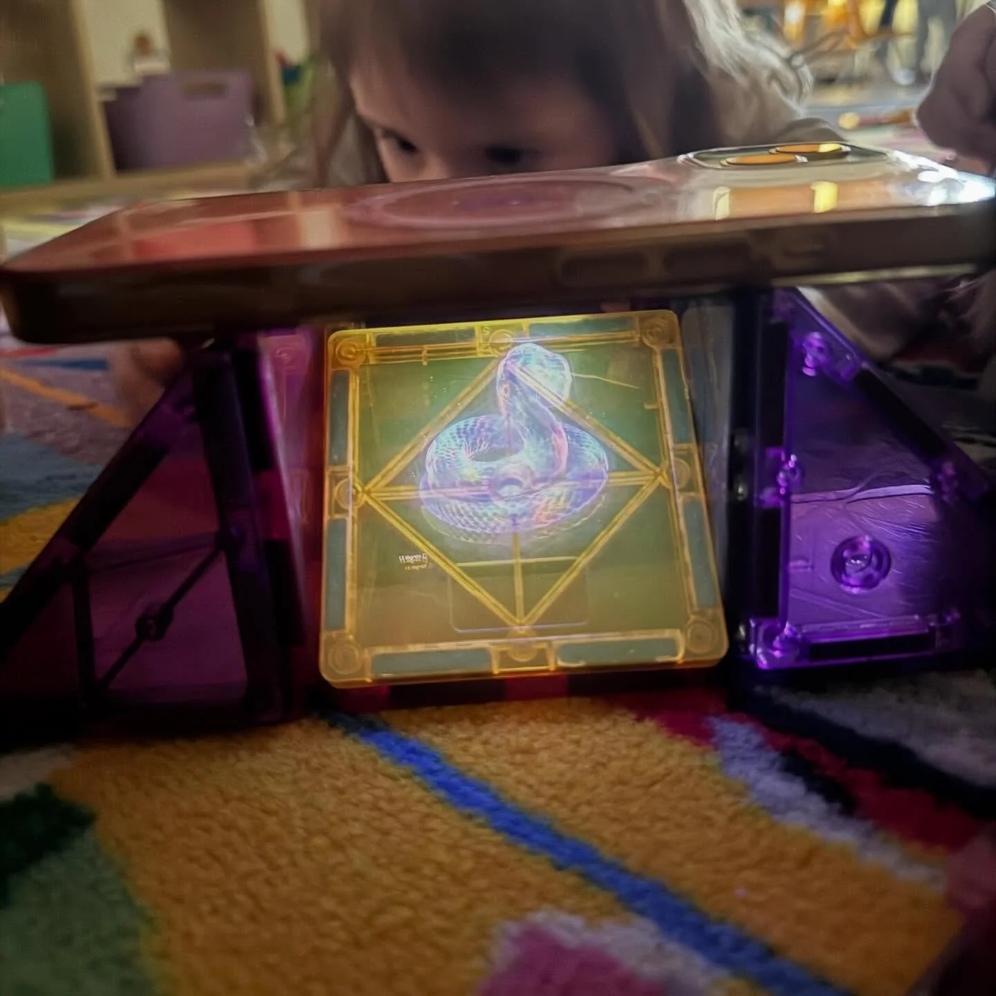 Some of our preschool friends turned their magnetites into holograms! How incredibly cool is this! 🧬👩&zwj;🔬