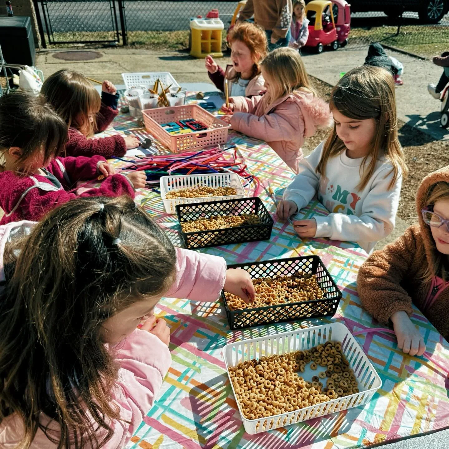 Using Cheerios to make bracelets and then getting a little help to hang them on the fence for the birds to eat 🥹🪶 #cheeriobirdfeeders