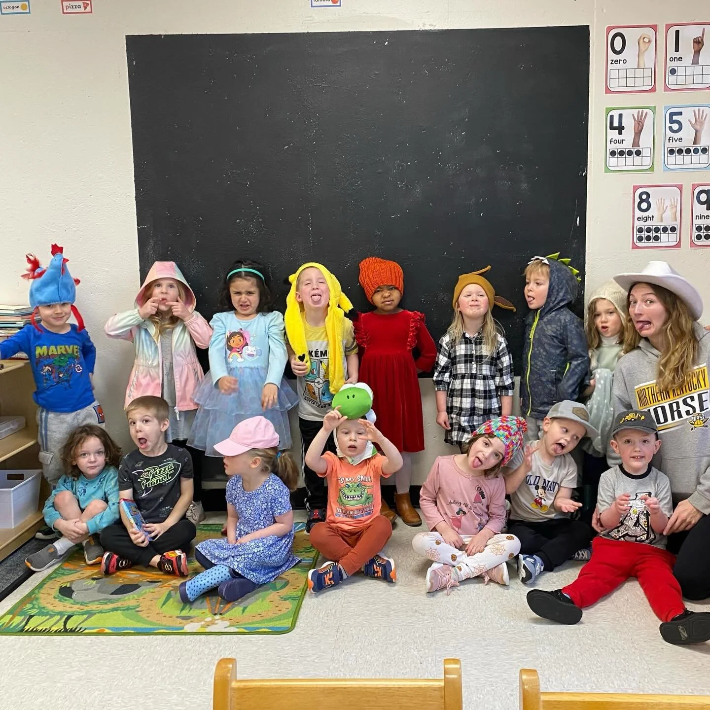 (Cat in the) HAT Day 🎩 🧢 👒 #readacrossamerica