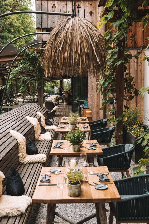 Werdenfelserei-Restaurant-Terrasse.jpg
