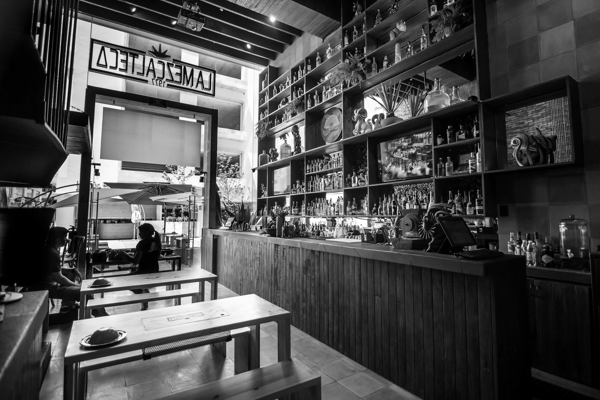 Render de La Mezcalteca, un restaurante bar con diseño moderno y atmósfera cálida en Playa del Carmen.