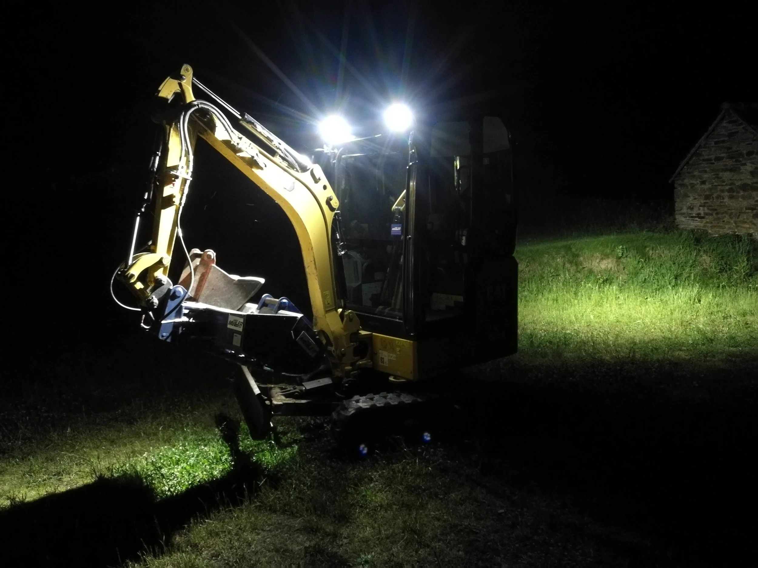 CAT 301.6 travail de nuit, éclairage d'origine!