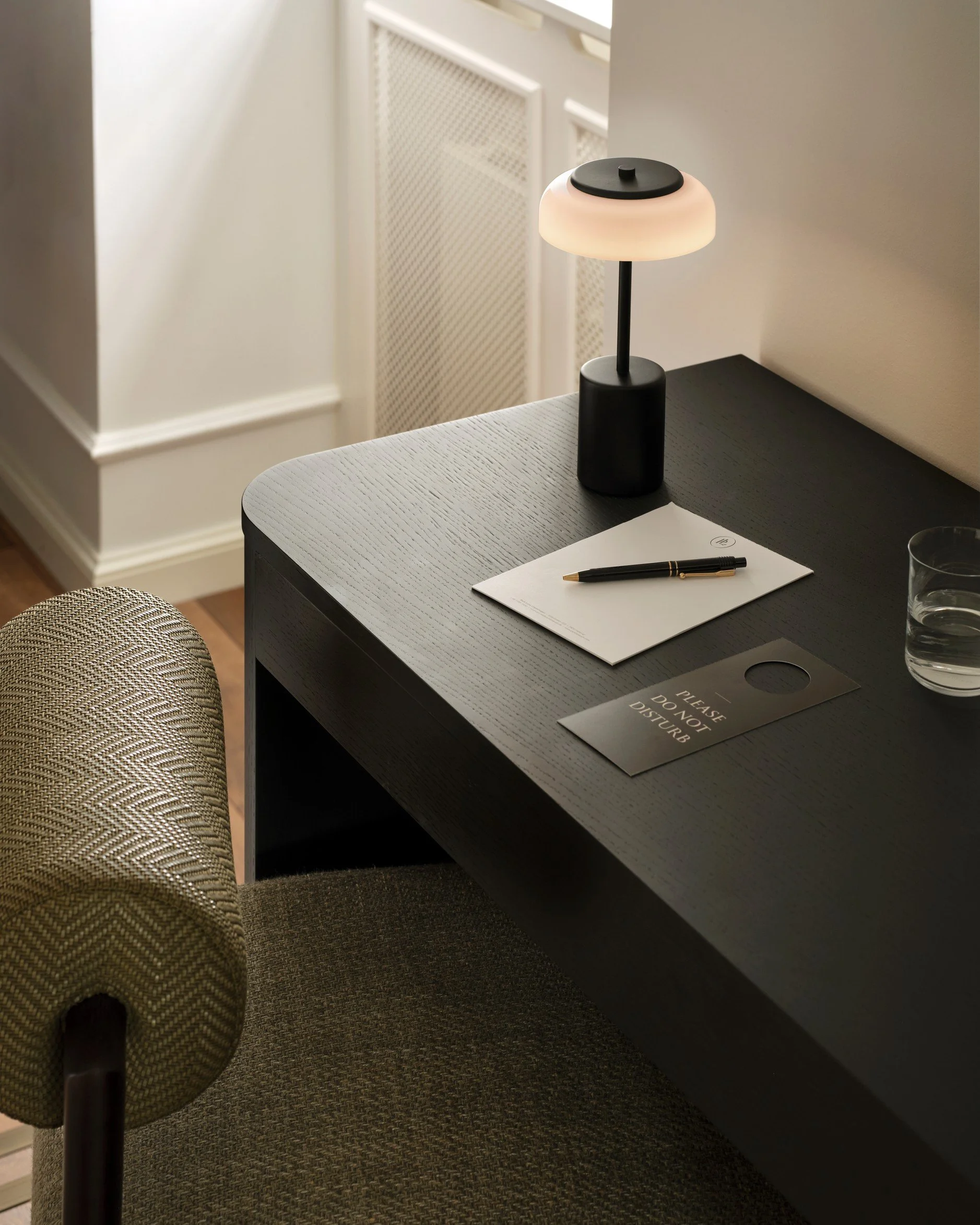 Nuura_ParkLane_Blossi_table_mini_1.jpg