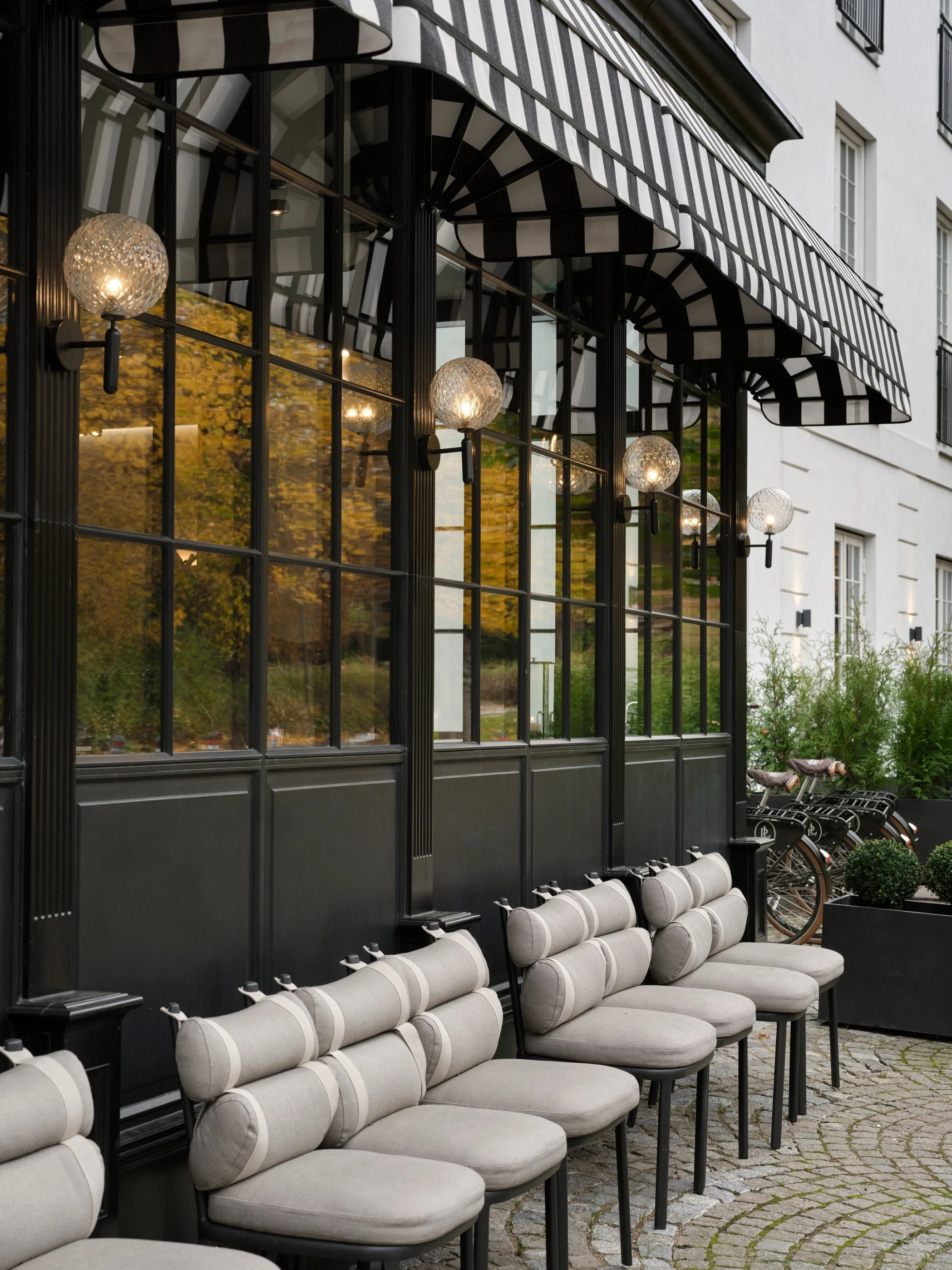 Nuura_ParkLane_Miira_Wall_Outdoor.jpg