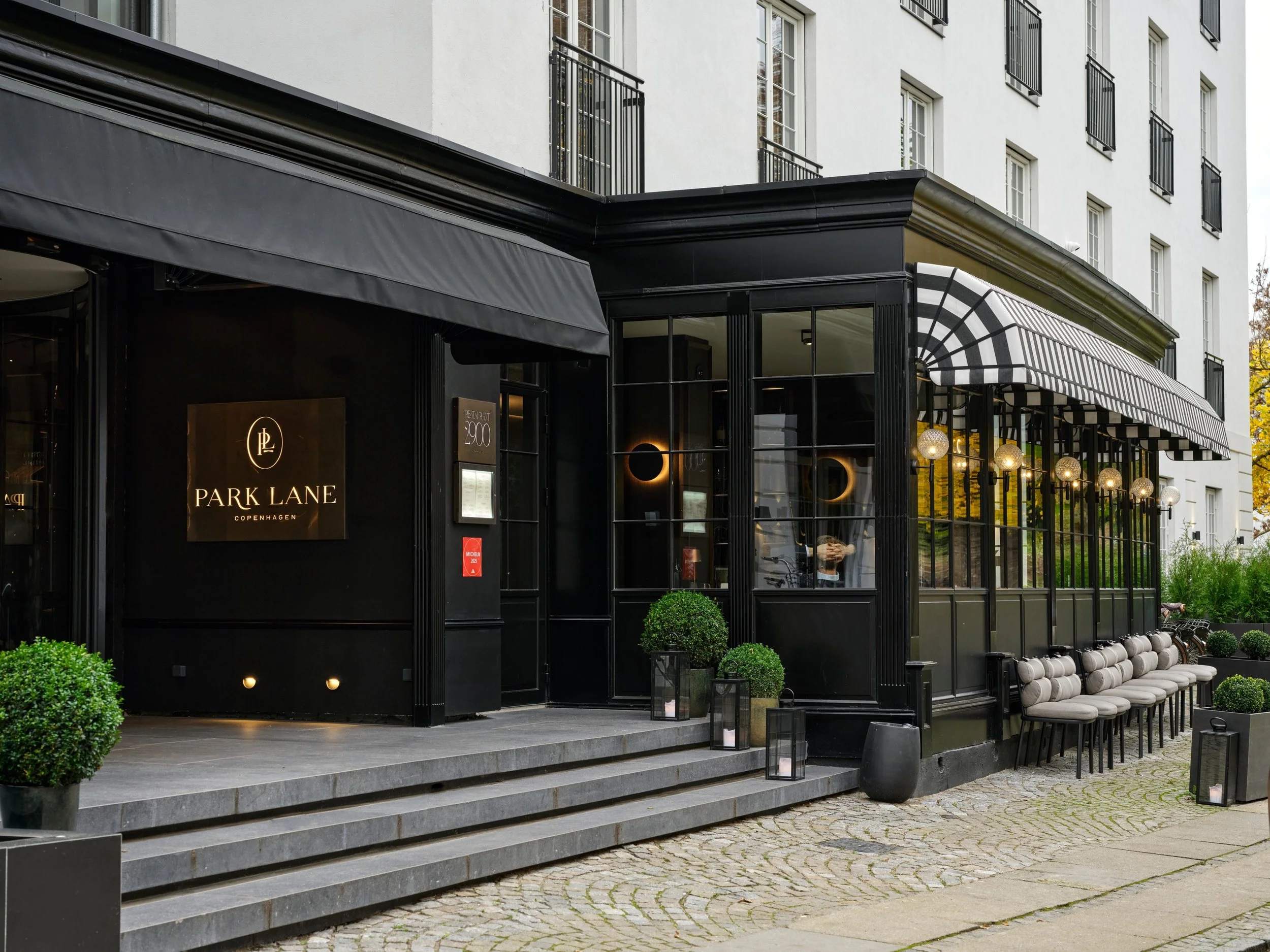 Nuura_ParkLane_Miira_Wall_Outdoor_2.jpg