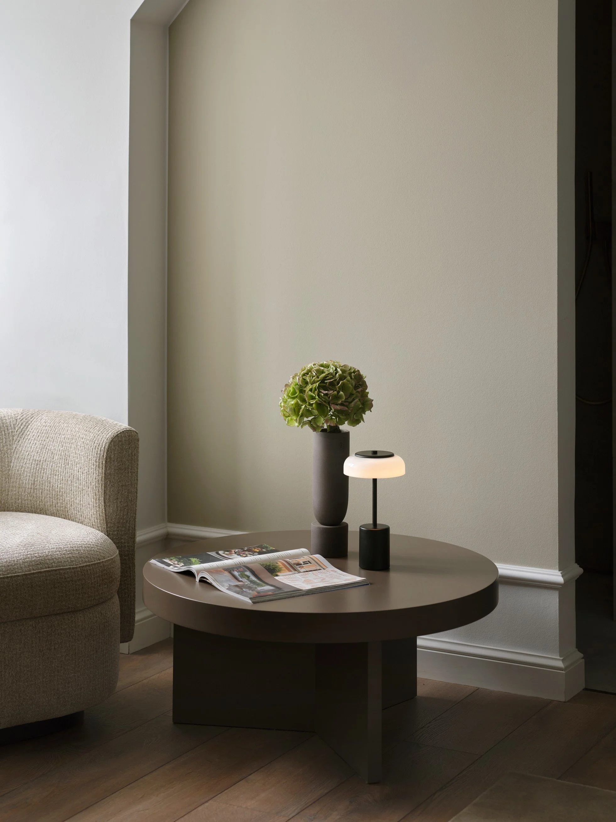 Nuura_ParkLane_Blossi_table_mini.jpg