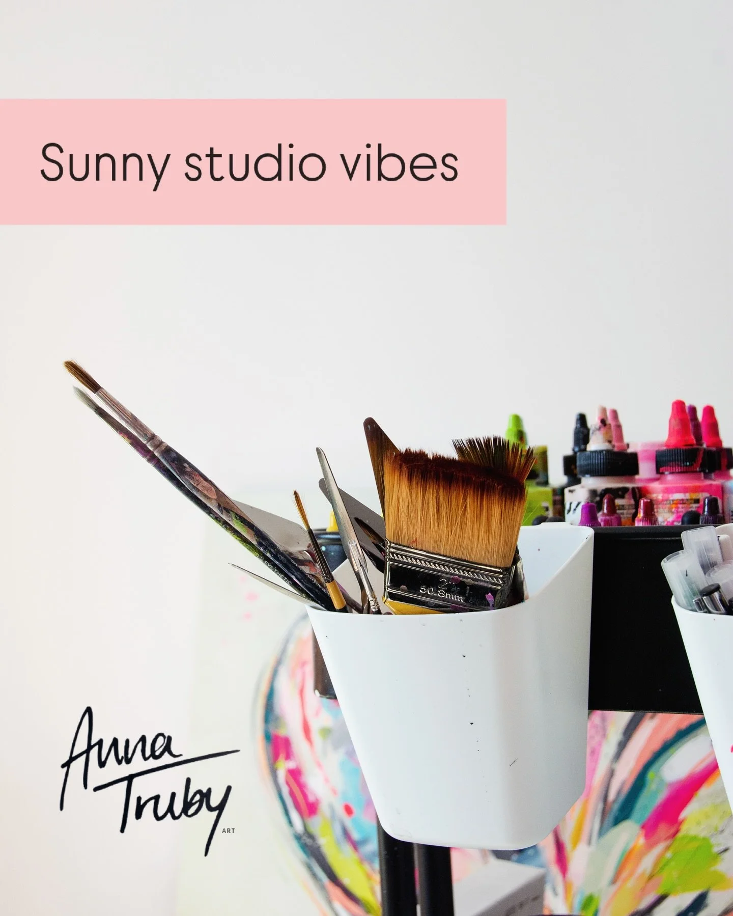 Sunny studio days bringing good vibes and inspiration ✨☀️

.

🍋&zwj;🟩
#abstractart #colourfulinteriors #femaleartist #artstudio #creativeprocess #vibrantinteriors #womeninart #makingart #abstractpainting #studiovibes #annatrubyart #britishartist #c