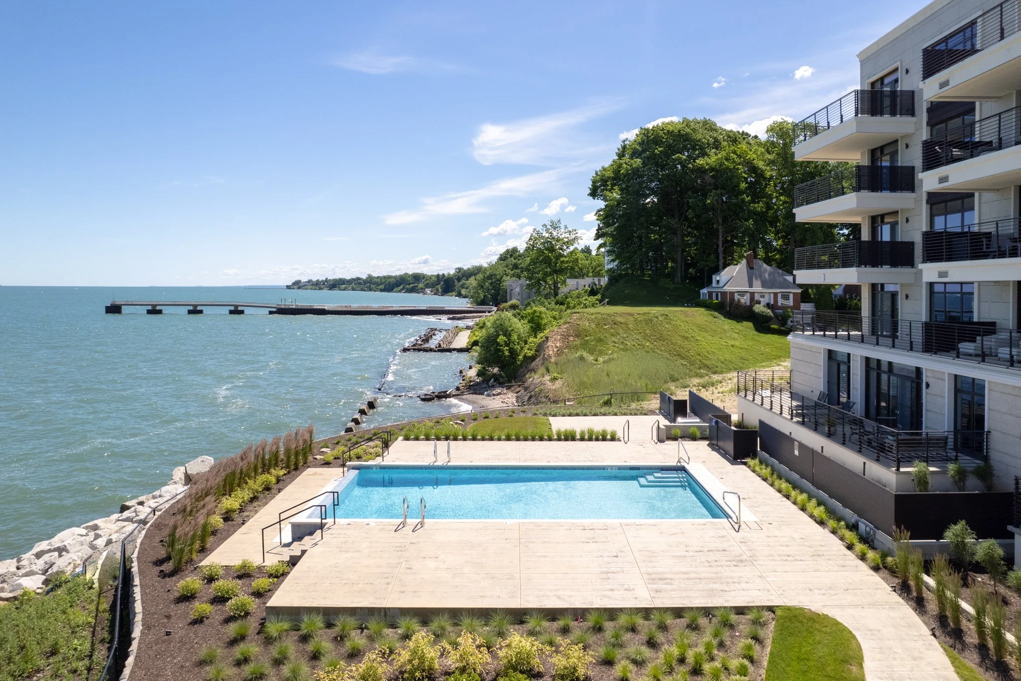 700Lake_Exterior&Common-10.jpg
