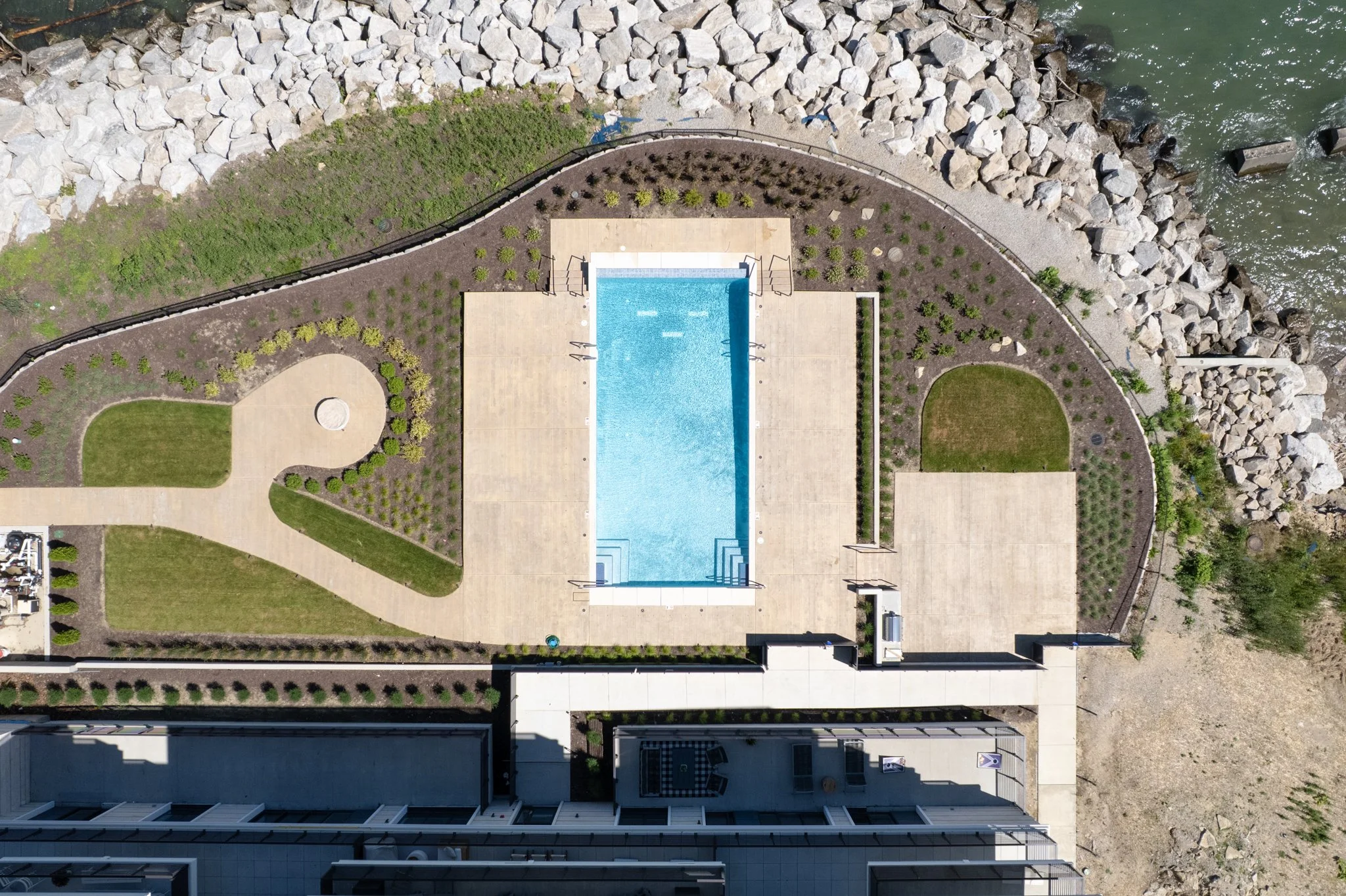 700Lake_Exterior&Common-8.jpg