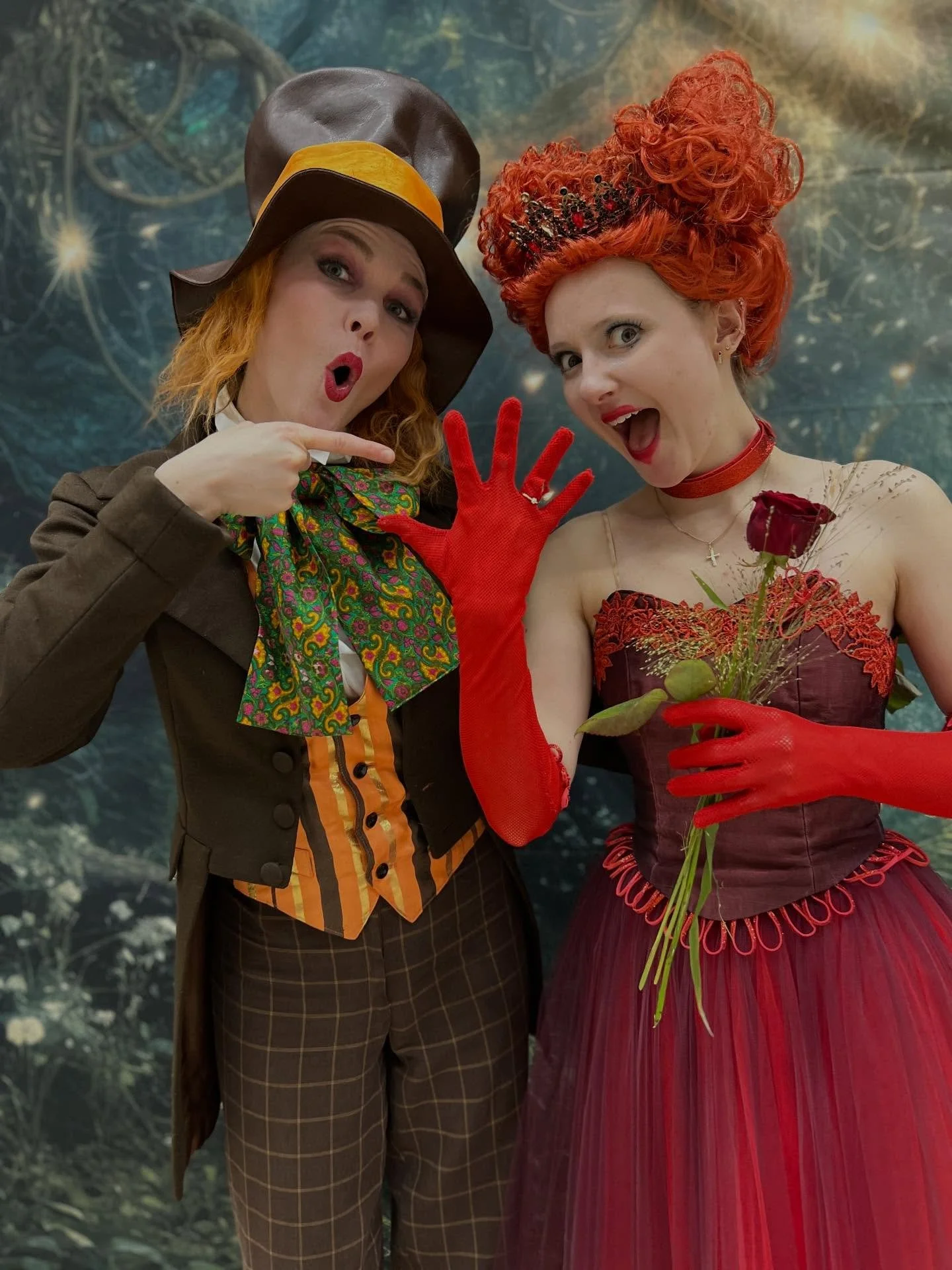 HERZLICHEN GL&Uuml;CKWUNSCH! Nach zwei erfolgreichen Vorstellungen von &bdquo;Alice im Wunderland&ldquo; gab es noch eine mega &Uuml;berraschung 😍 Unsere Franzi @pueppiimaus hat vor versammeltem Publikum einen wundersch&ouml;nen Heiratsantrag von Ih