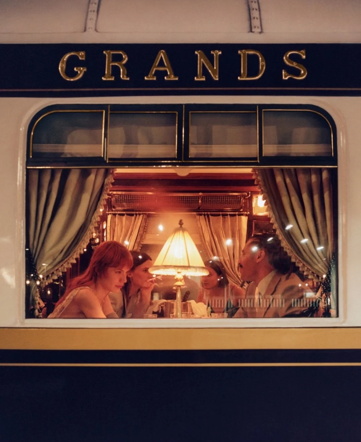 This is what holiday magic looks like 🥂🚂✨🎞️

The @vsoetrain Venice Simplon-Orient-Express during the festive season is pure, unadulterated luxury. Leave the ordinary behind and step into a world of sparkling elegance with TTI Travel🎄

A true buck