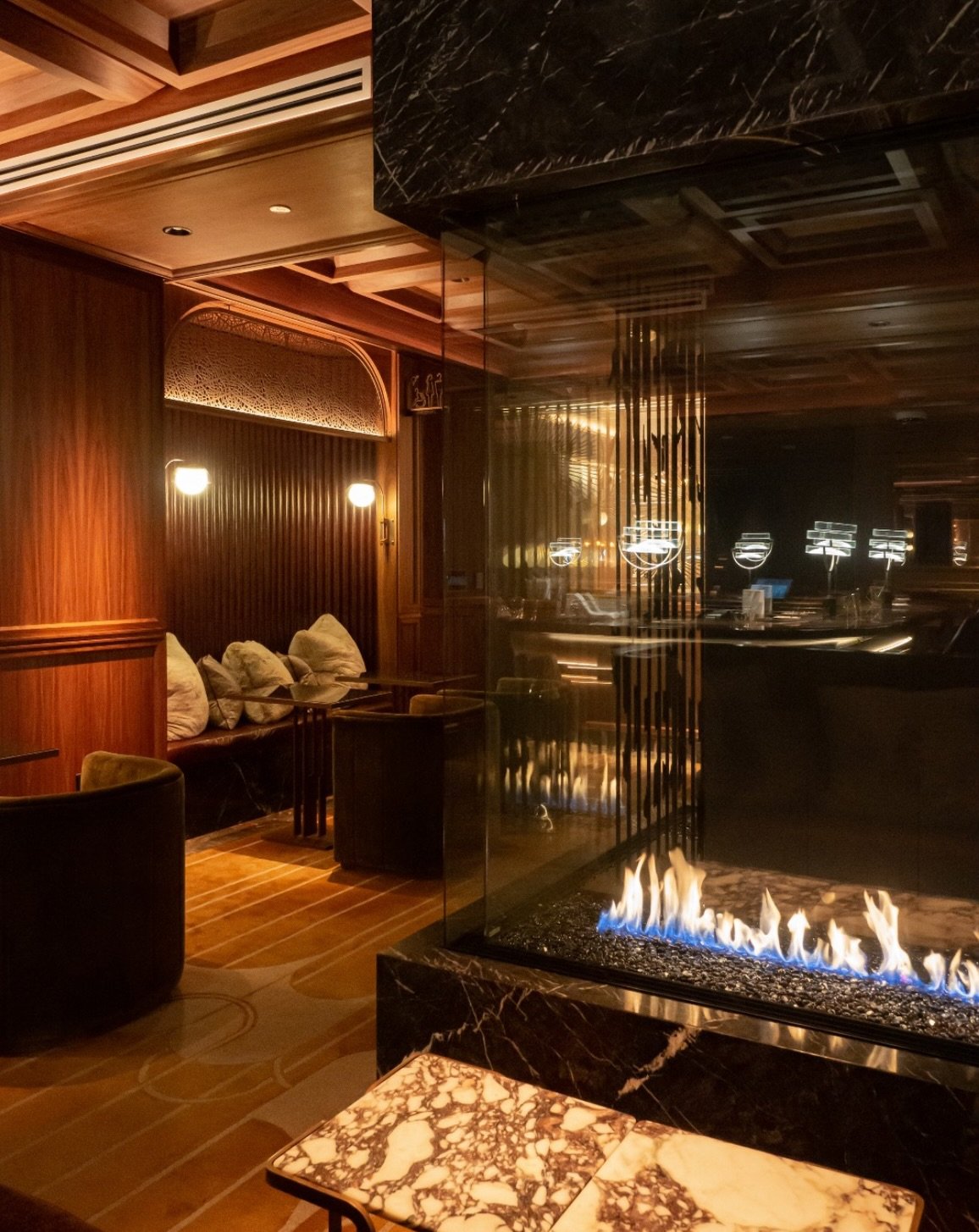 Cozy in @reigntoronto 🪵✨🍸⚜️

We believe a truly luxurious stay starts with exceptional dining. That&rsquo;s why when you book your Fairmont Royal York stay with us, you unlock these exclusive perks:

🥞Complimentary Breakfast for Two at the stunnin