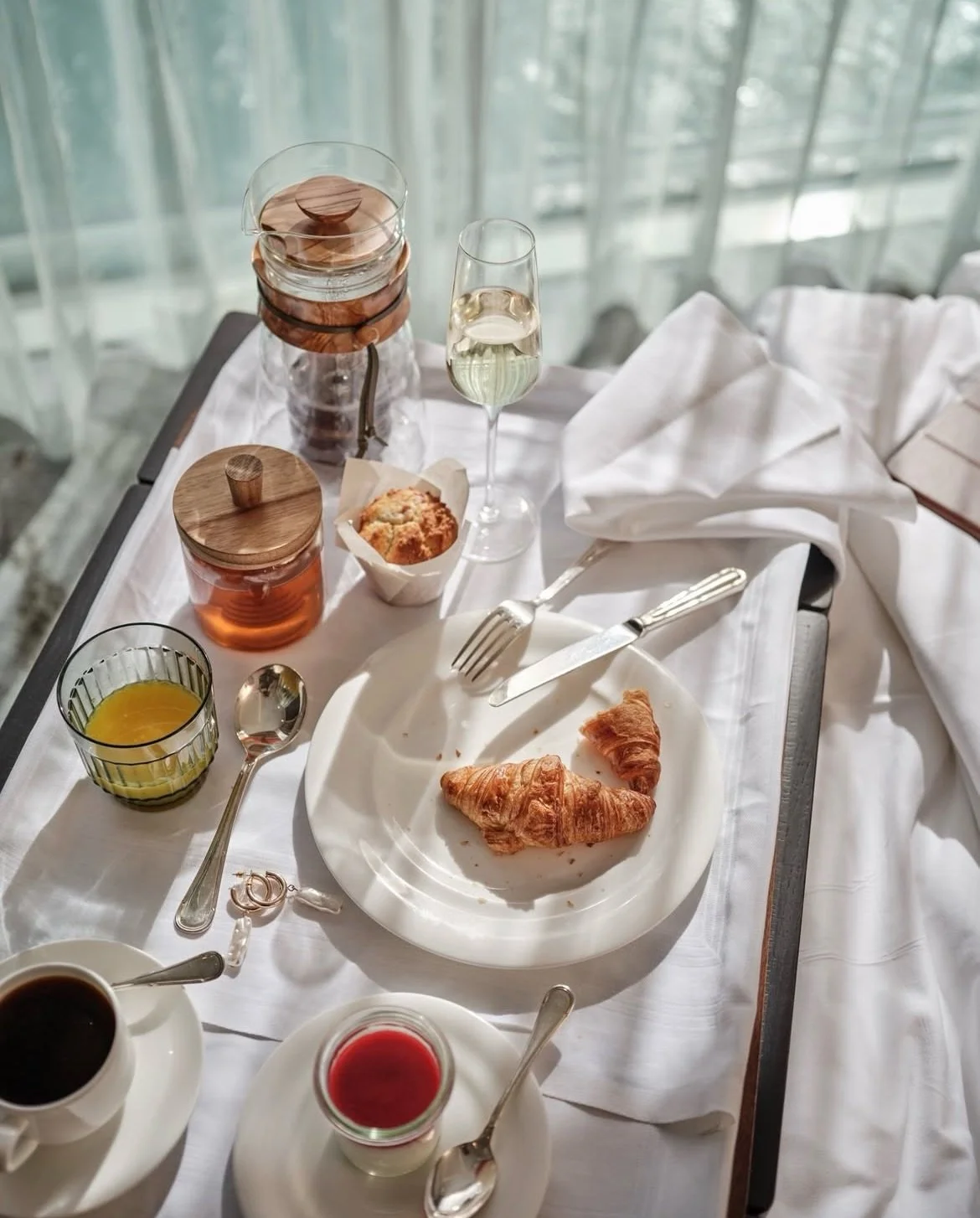 Mornings on the Moselle 🍳 @riversidecruises 

The day starts on the water, but where it leads is up to you. Think private estate tastings, boutique gallery hops in historic villages, and local hidden gems that only a Riverside curated expert itinera