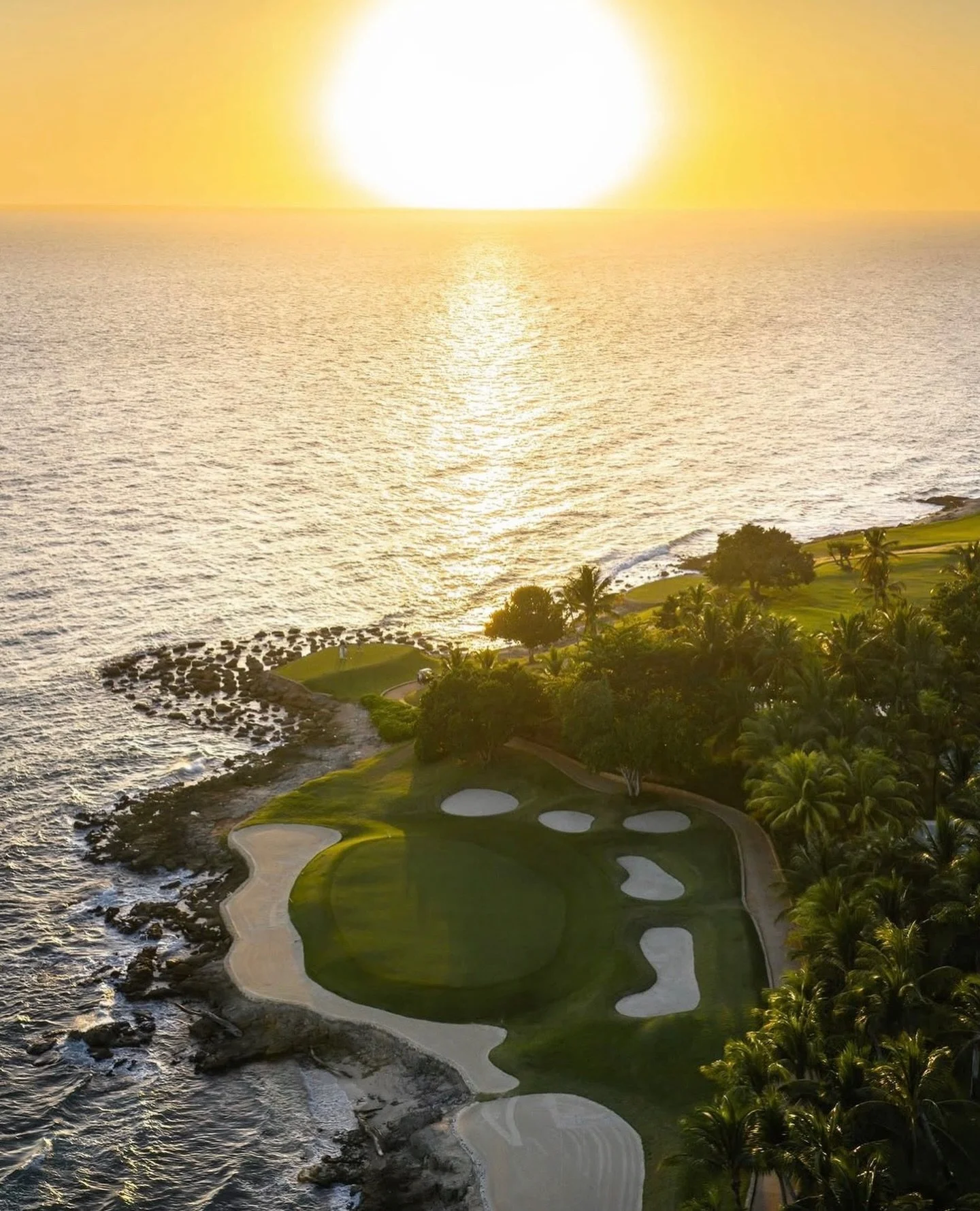 Evening 18 anyone? 

Coined the best golf in the Caribbean, the Teeth of The Dog course @casadecampodr designed by Pete Dye, remains the pinnacle of Golf in paradise in Dominican Republic &amp; beyond!🥂⛳️🌴🌅

#GolfTravel #LuxuryTravel #CasaDeCampo 