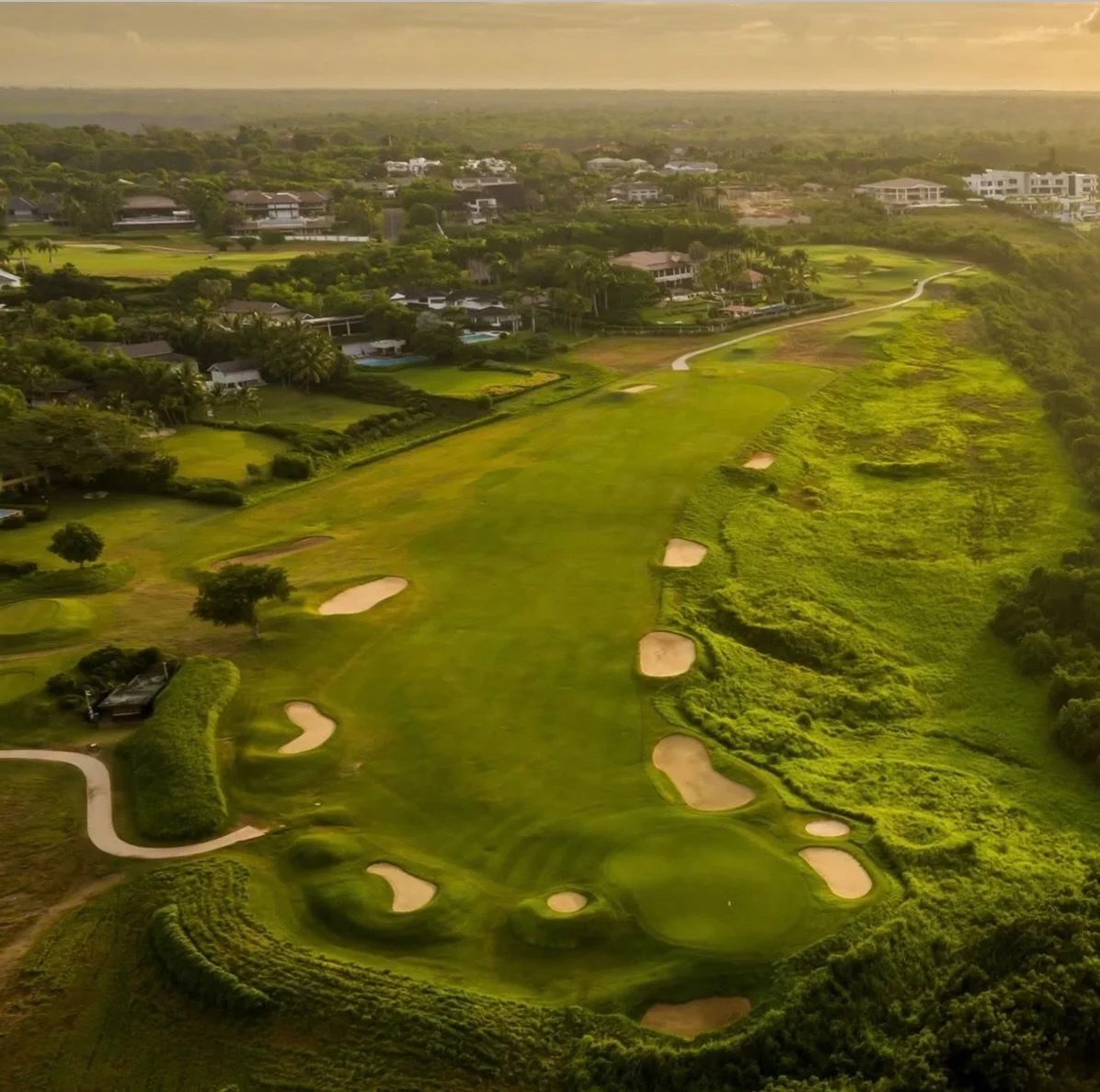 Come for Teeth of the Dog stay for the Pete Dye designed Ch&aacute;von Course, both at the legendary @casadecampodr ⛳️🏌🏻

#golftravel #luxurygolf #caribbeangolf #traveladvisors #TTITravel