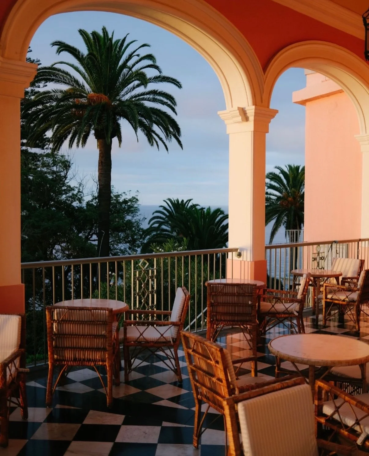 Europes best kept secret is : Madeira Island 🌿✨🌊🍦

The island of endless summer perfectly pairs with the legendary @belmondreidspalace has founded the art of cliffside luxury for over a century. Between the subtropical breeze, the dramatic Atlanti