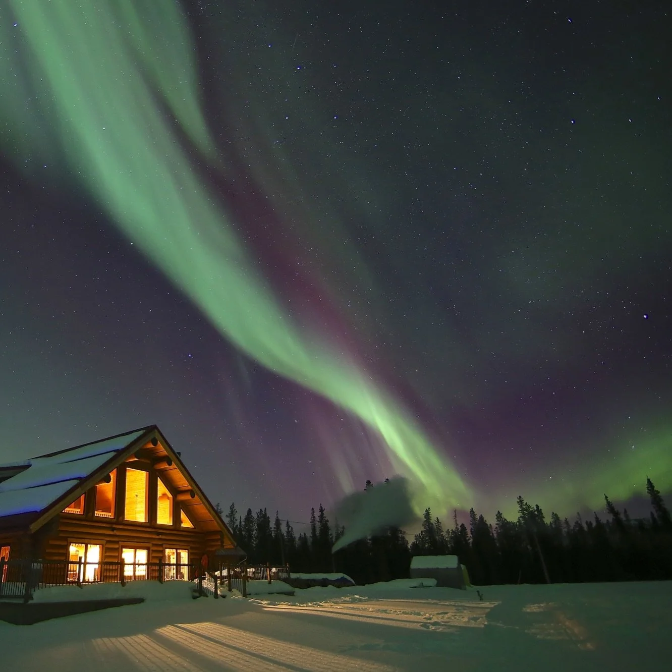 Aurora nights in Canada&rsquo;s North are pure winter magic 🌌

Think boutique lodges far from city lights, days spent dogsledding or snowshoeing, and evenings wrapped in a blanket of stars as vivid ribbons of aurora dance overhead! 

Ready to make t