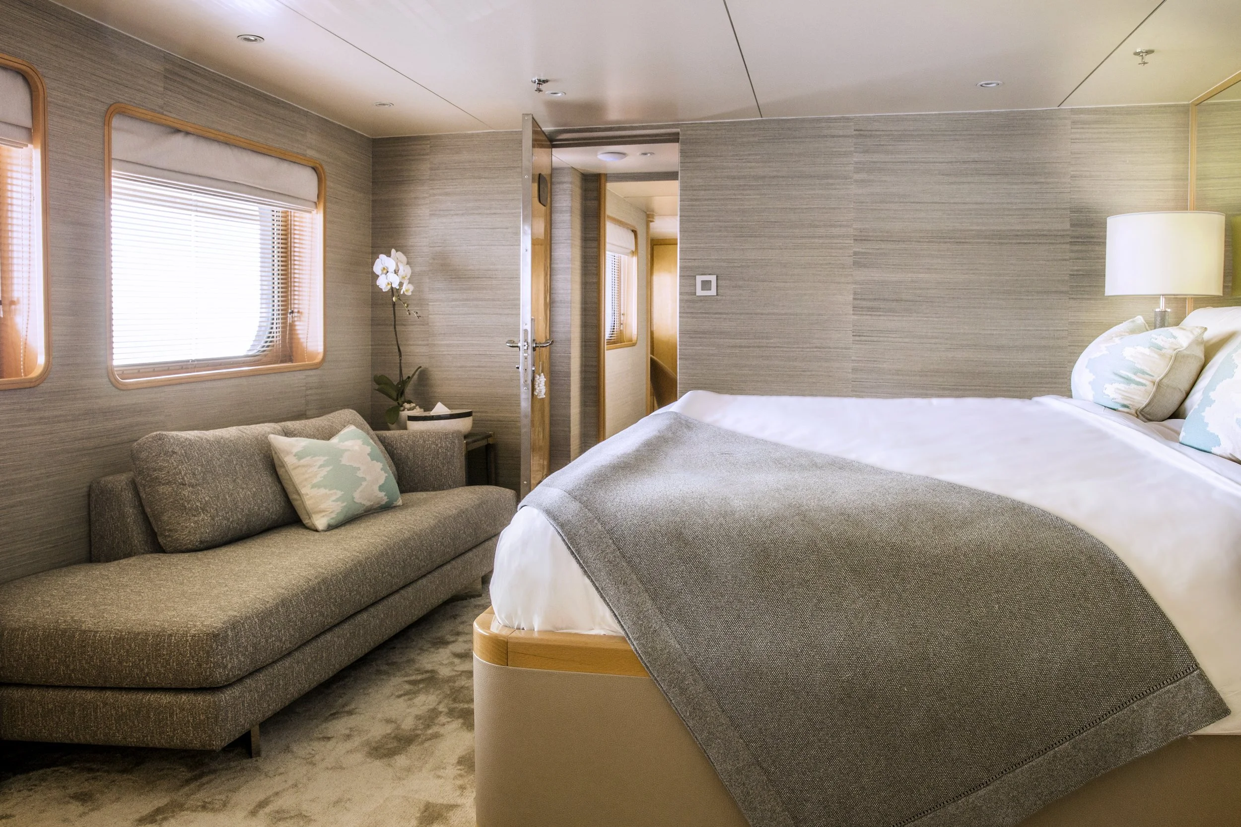 aqua-blu_cabin-302_001.jpg