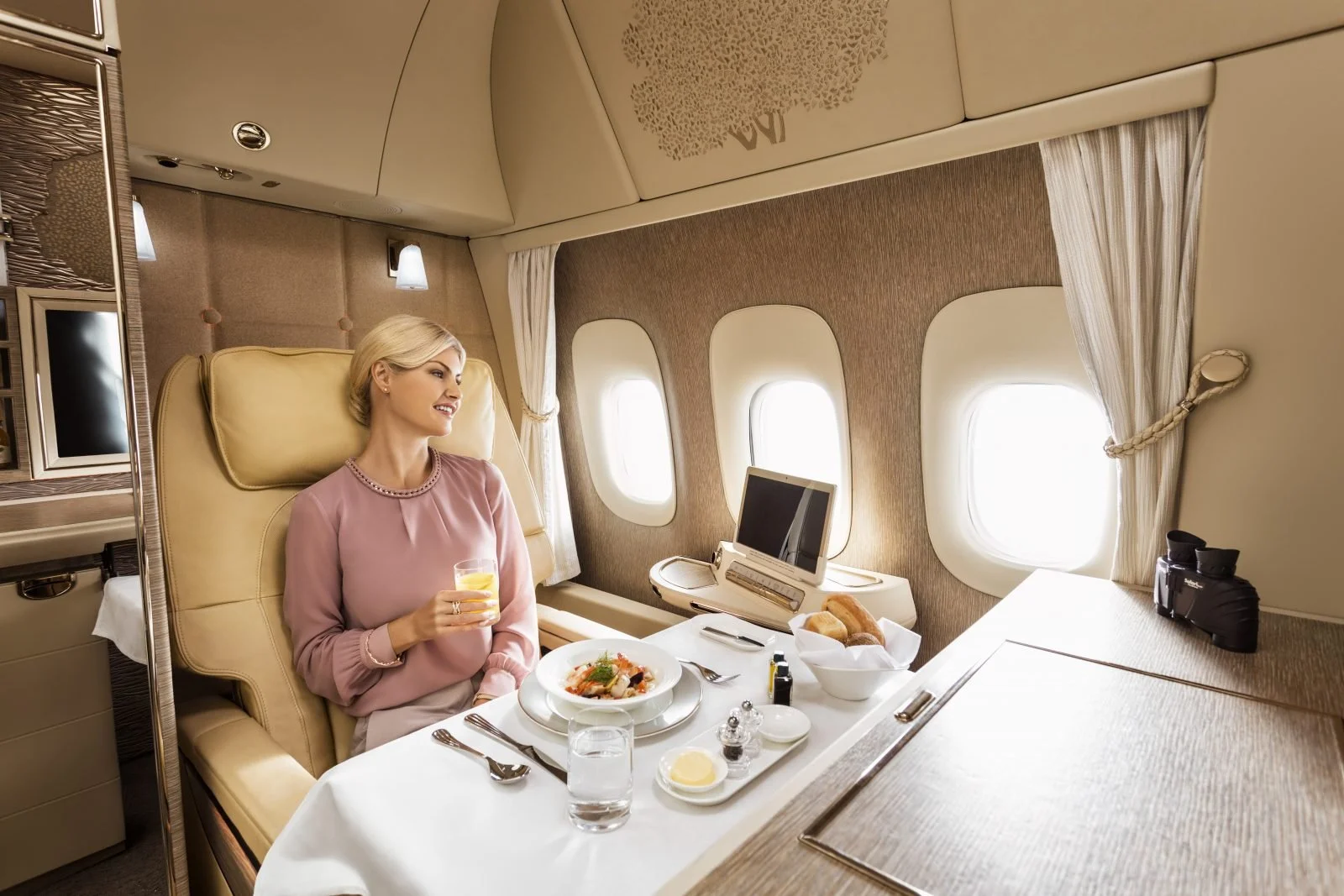 First-Class-dining-1-1600x1067.jpg