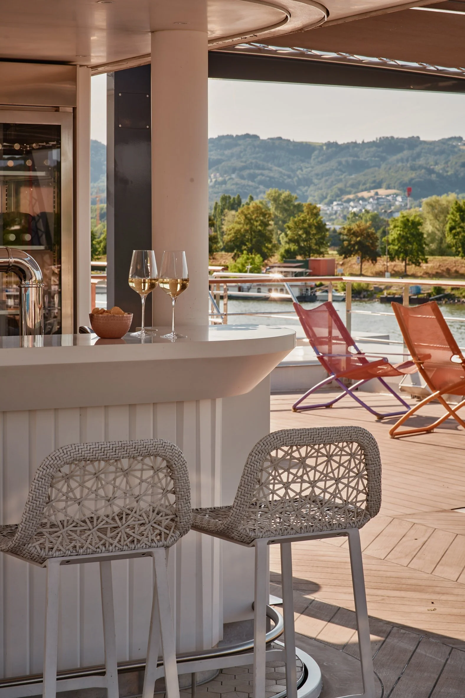 Riverside_Mozart_Deck_Bar-0157.jpg