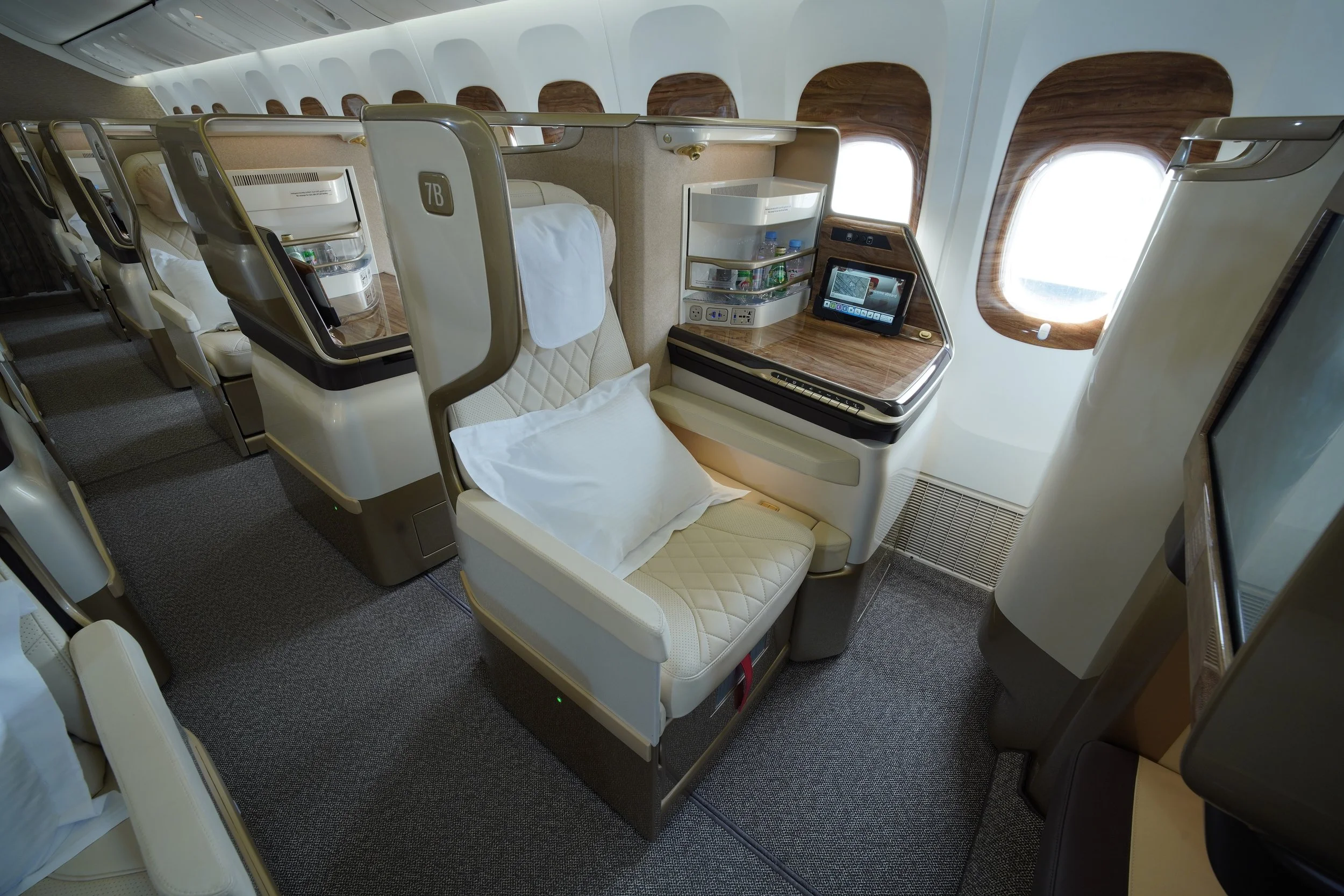 b777-businessclass-new-side.jpg