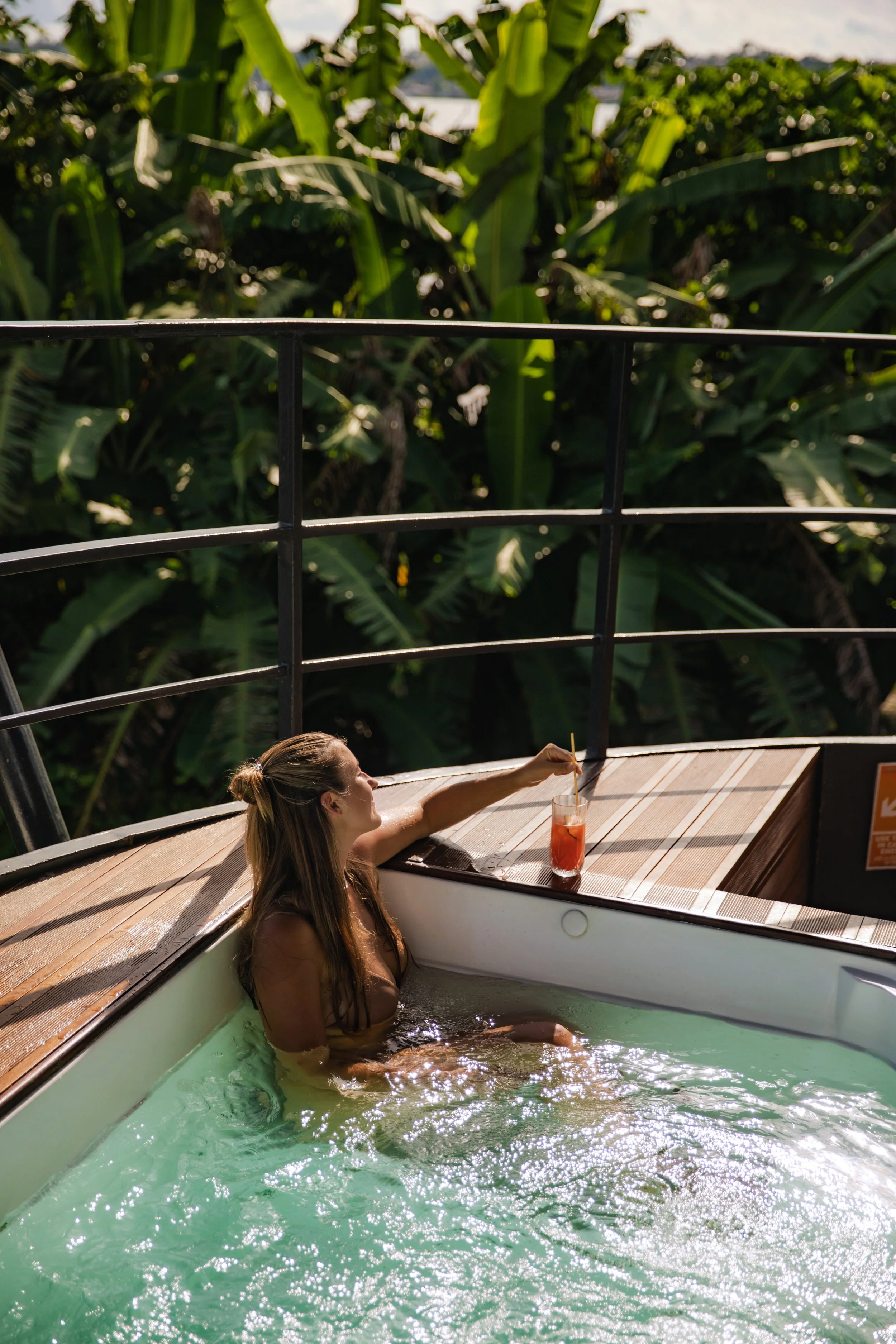 aria-amazon_jacuzzi_0001.jpg