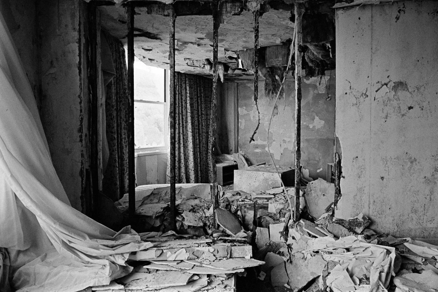 111723_Upstate Abandoned Hotel-28.jpg