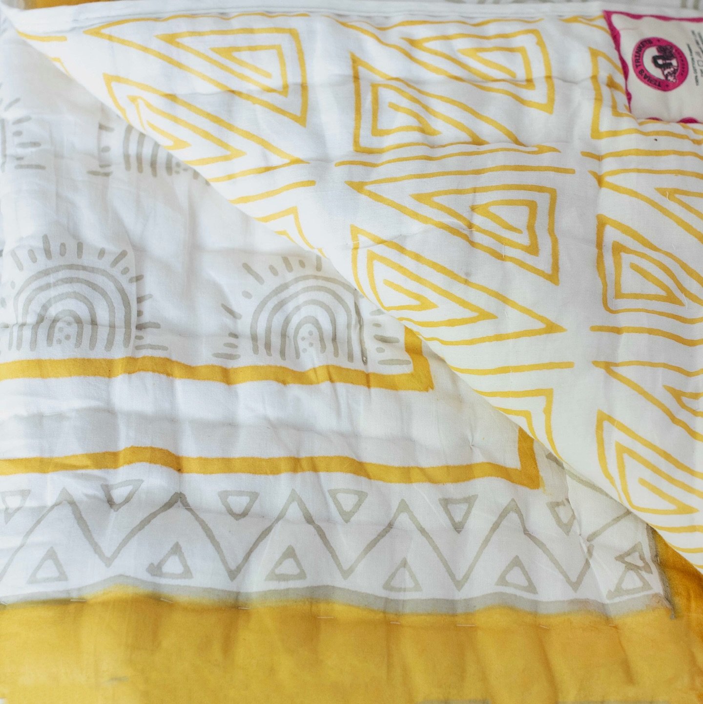 ✨ Bring a little sunshine into your home ☀️🌈 
Our Sunshine Rainbows Blanket is pure joy 💛 bright, reversible, and made from the softest 100% cotton.
Handmade with love to keep you cozy and cheerful all year round 💛🌈 link in bio to shop 🫶

#Tinas