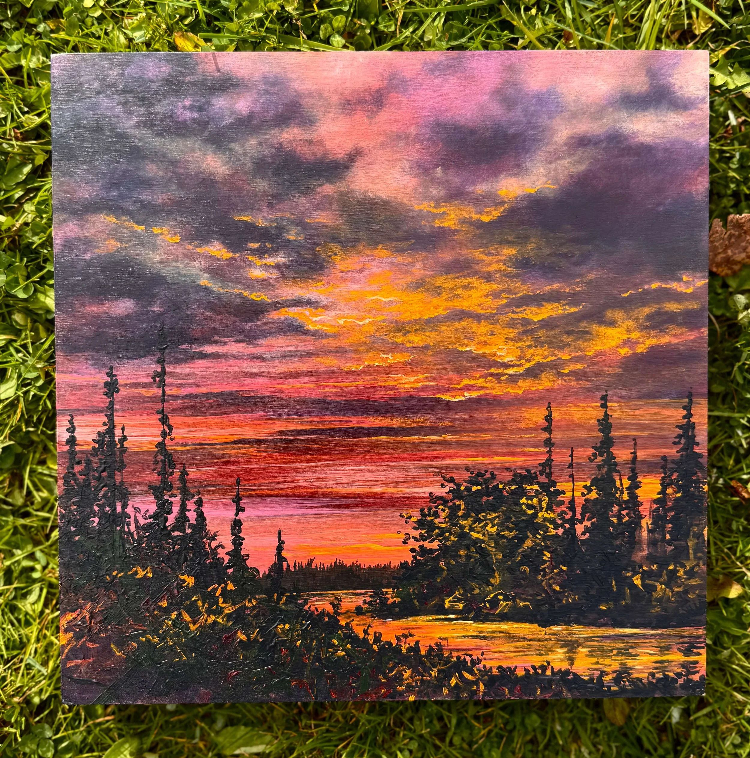 une oeuvre acrylique sur bois un paysage orangé et mauve avec un ciel intense