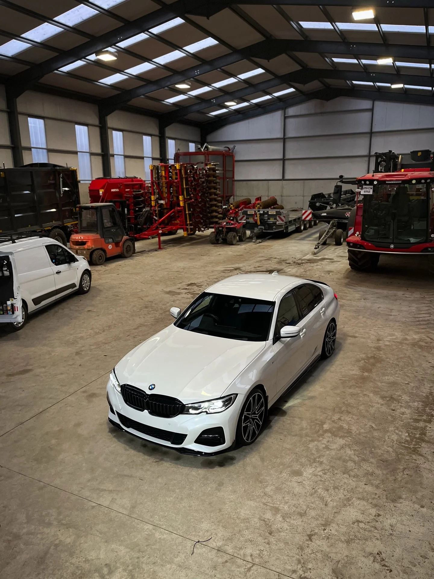 X5 x 320D 🏁
&mdash;
This Perl White BMW X5 came in for our Deep Clean package.
We carried out a full interior detail and a thorough exterior wash, including iron and tar removal, finished off with a protective sealant to keep the paint looking fresh
