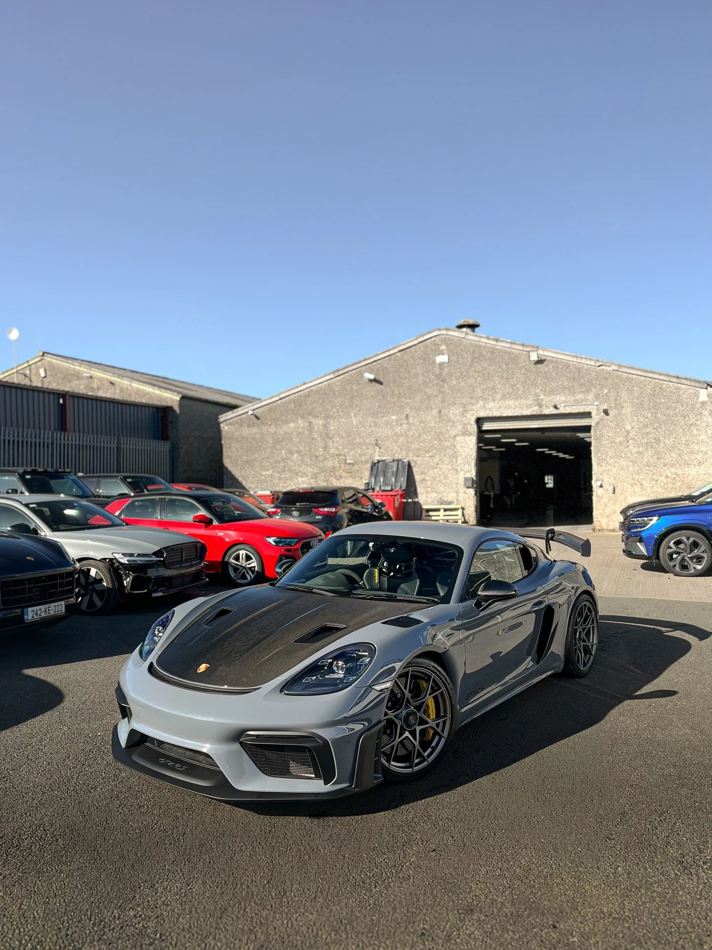 CAYMAN 718 GT4RS x McLaren Artura 🏁
&mdash;
We&rsquo;ve done the full car collection at this spot, from the Range Rover SVR and Volkswagen Golf R Oettinger to the light blue BMW M2.

Now we&rsquo;re back to dial in this crazy Porsche 911 GT4RS and w