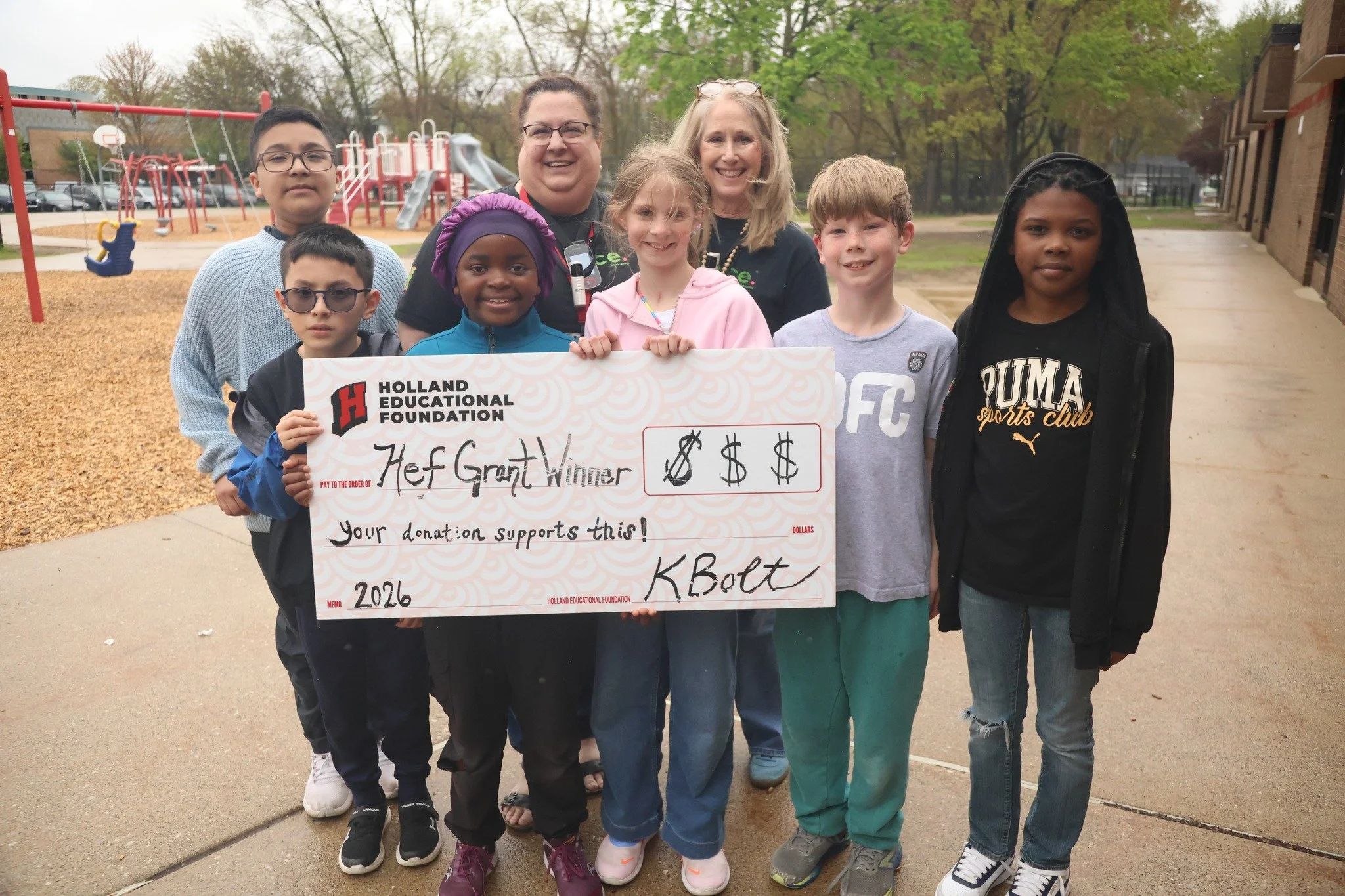 HEF Grant Spotlight! West Elementary's Heidi Chamness receieved HEF funding for a 4th Grade Aquatic Center Field Trip.

"We loved hearing the students encourage each other on the obstacle course! It was also fun to see student playing together w