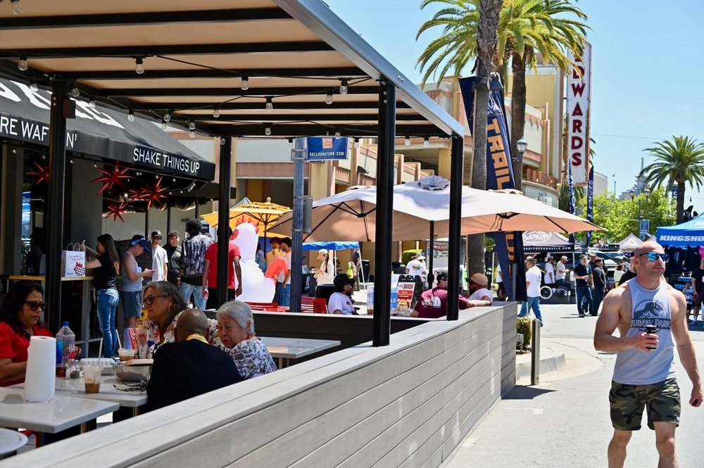 Street dining at RXR Brea