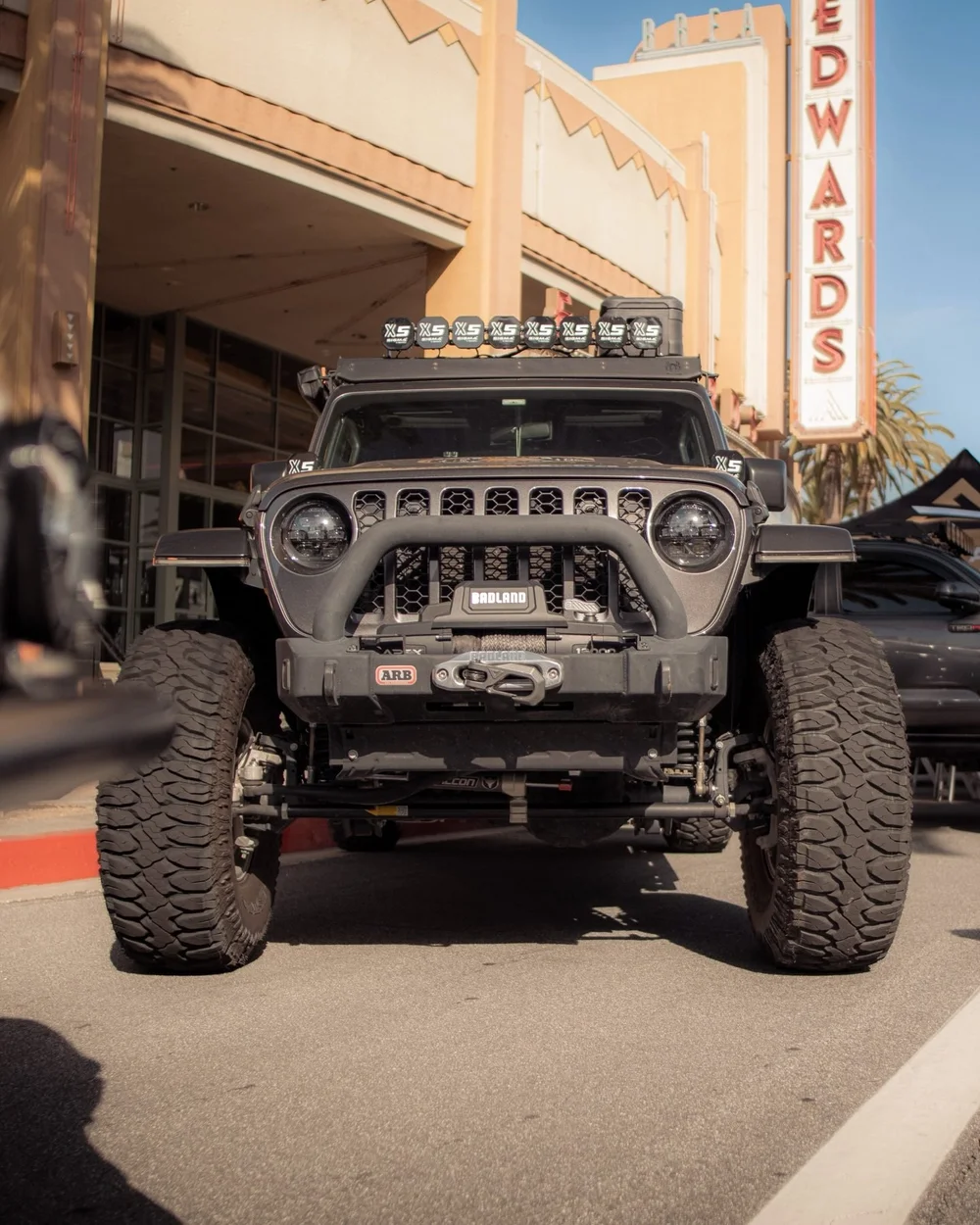 Jeep Gladiator on 40s, front view