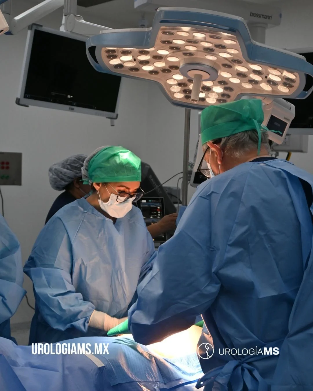 👨&zwj;⚕️🔧 Tecnolog&iacute;a, precisi&oacute;n y equipo humano: as&iacute; es como trabajamos en Urolog&iacute;a MS.

Te compartimos un vistazo a lo que sucede detr&aacute;s del quir&oacute;fano.
Desde la preparaci&oacute;n previa hasta la cirug&iac