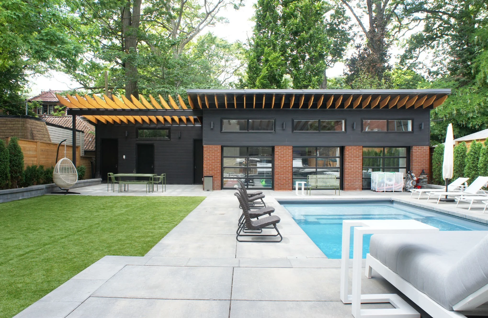 POOL HOUSE - 128 LYNDHURST