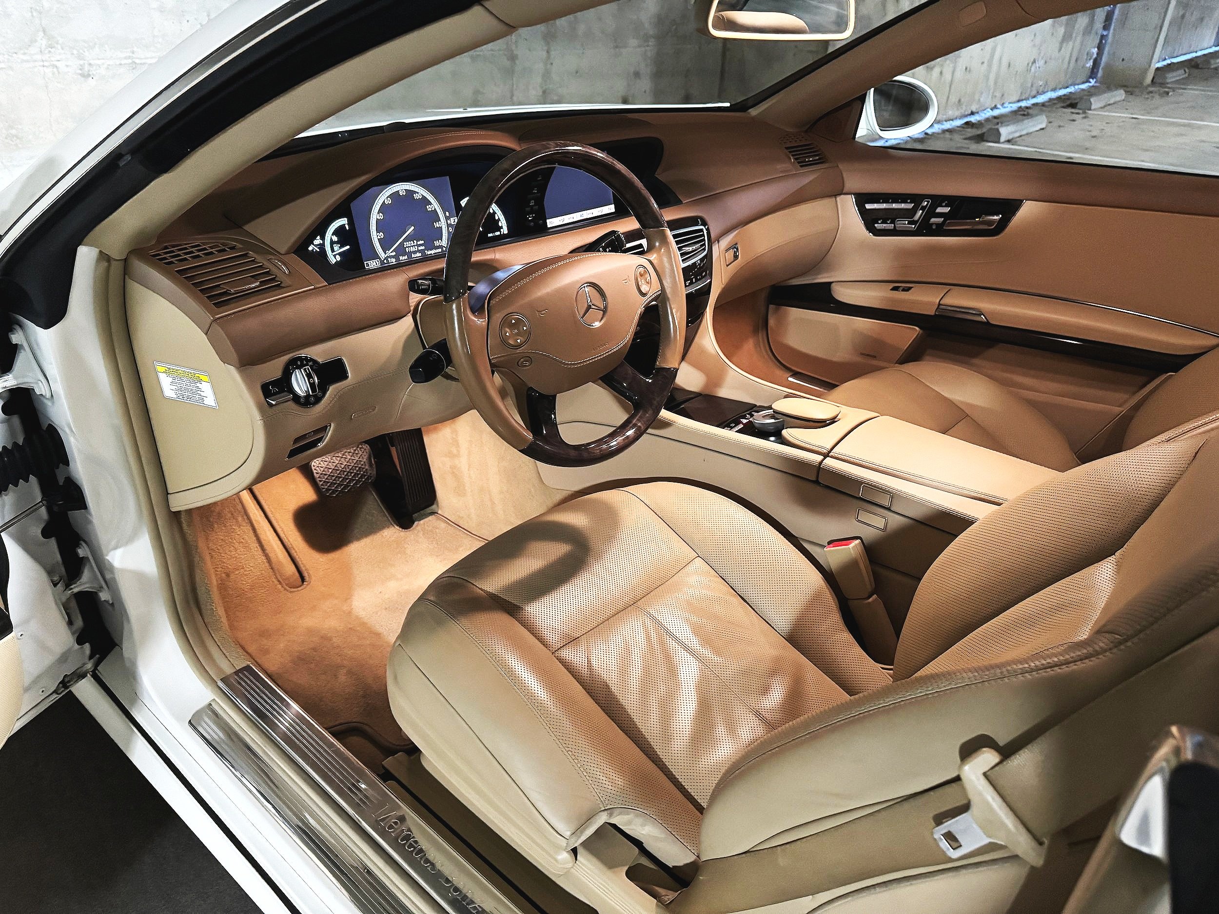 CL550 Beige Interior Ventilated Seats Massage Seats