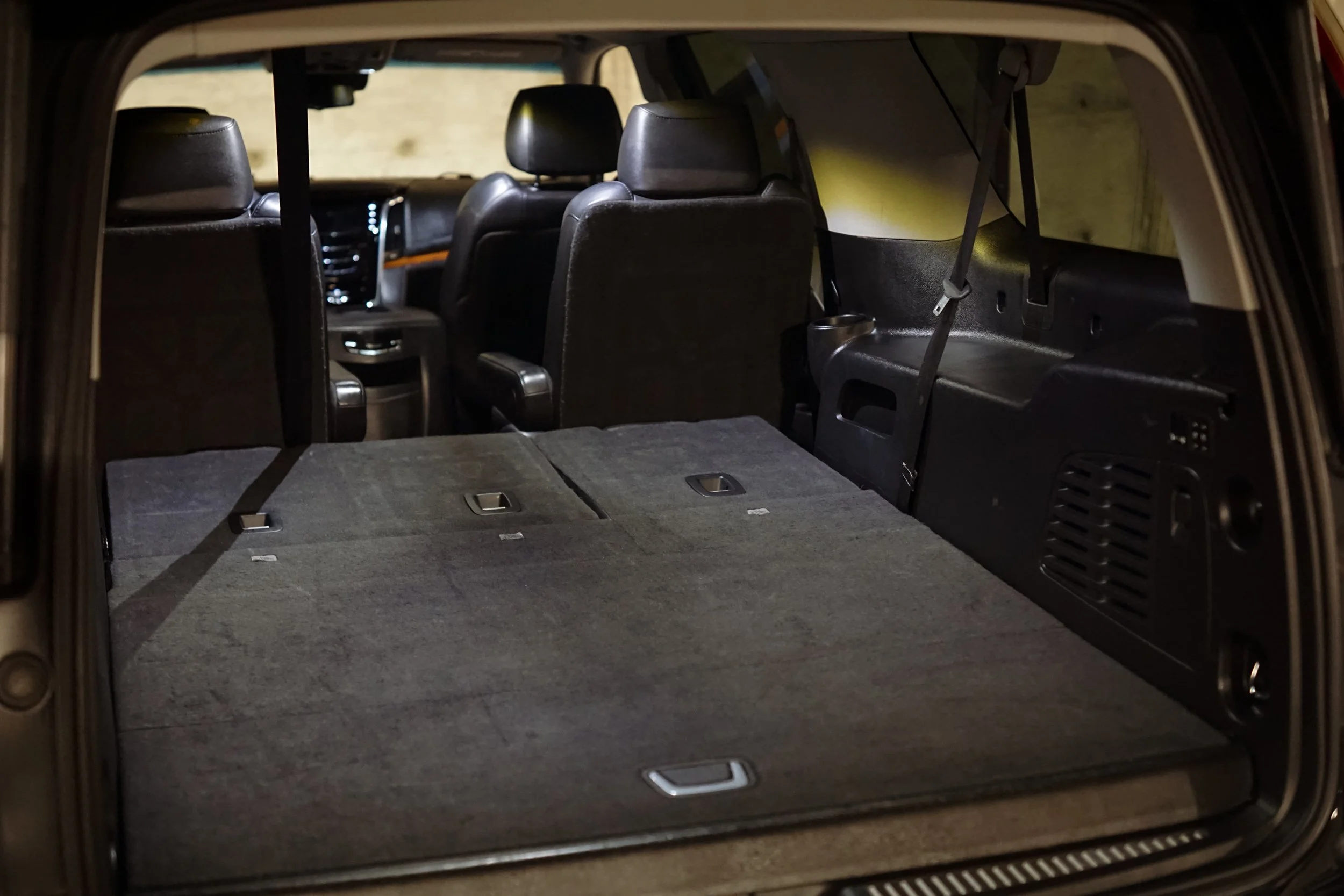 Trunk with 3rd row seats folded.jpg