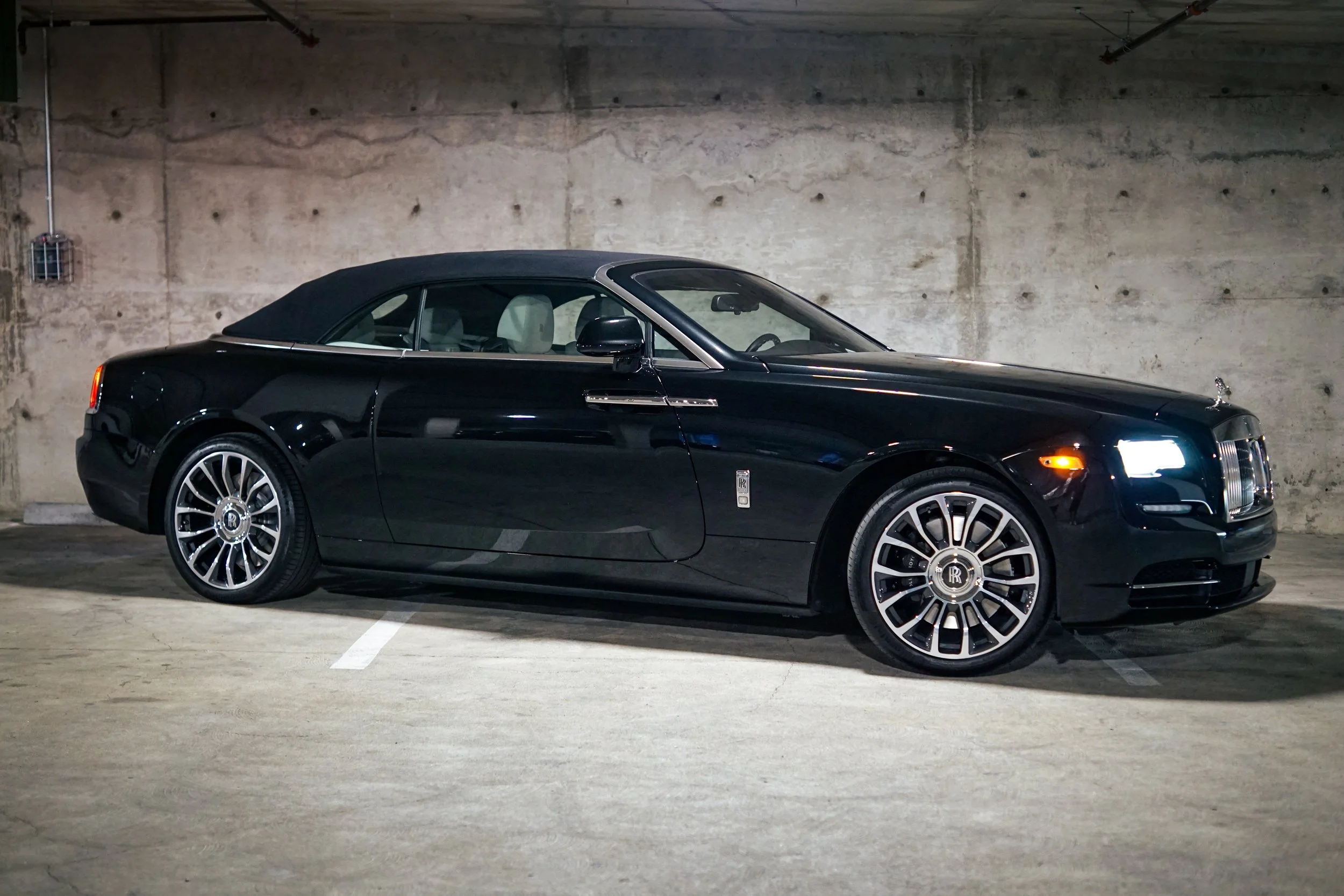 2019 Rolls-Royce Dawn -'s photo