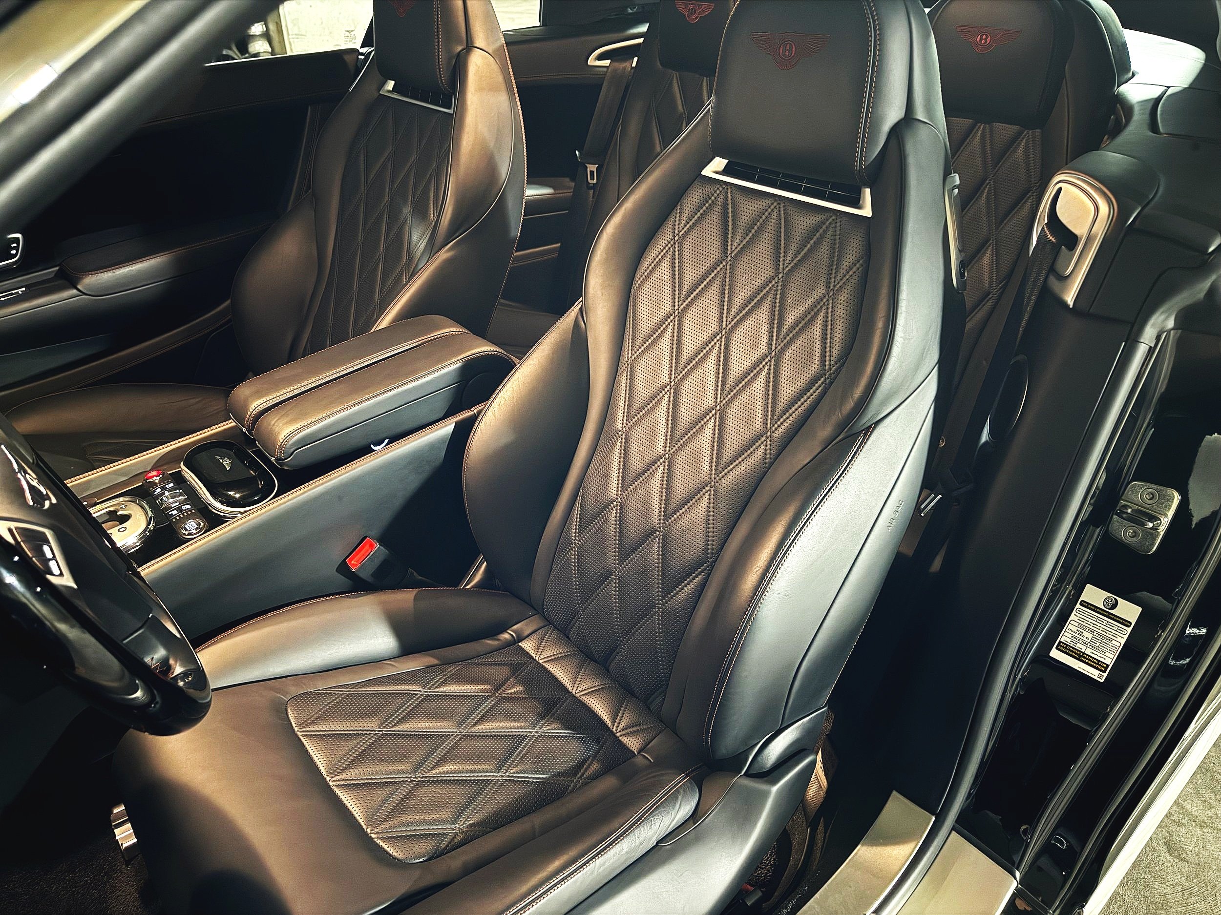 Mulliner Driving Specification Contrast Stitching Red Stitching Heated Ventilated Massage Seats Embroidered Bentley Emblems