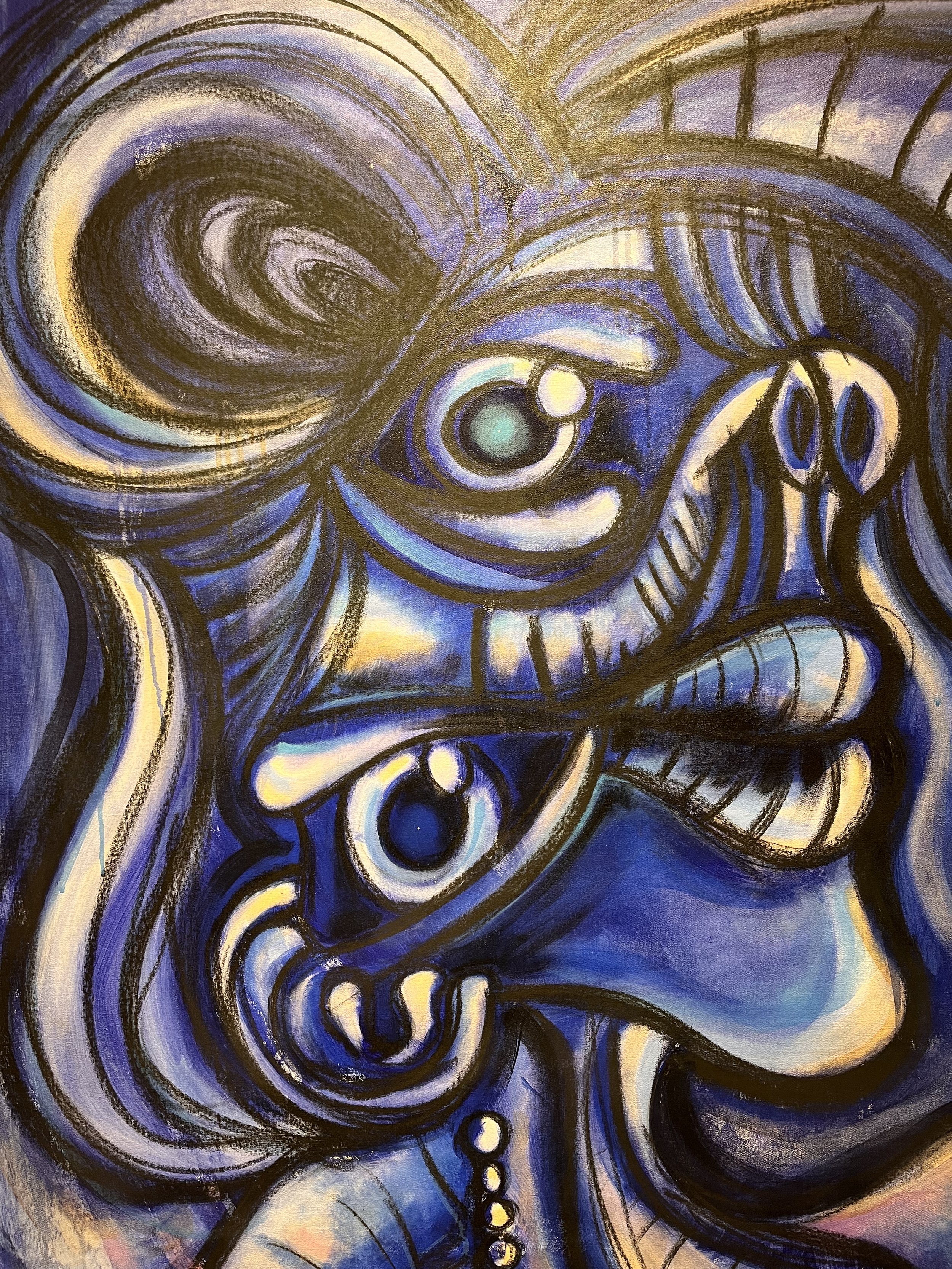 sentado en la mesa up close.jpg