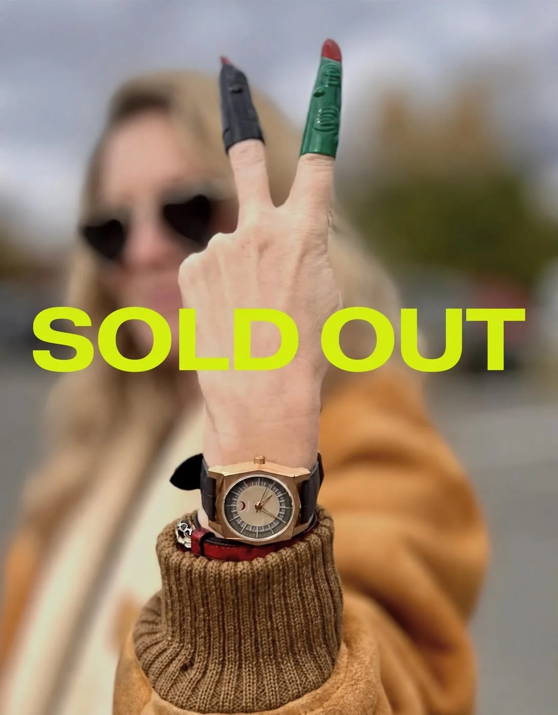 Wow! Our rose gold PVD Anillo is officially sold out online. We&rsquo;re snagging the final two from @fenbespoke for sale at our booth at @windupwatchfair this weekend. Once those go, that&rsquo;s it! Thank you to everyone supporting our growing, fam