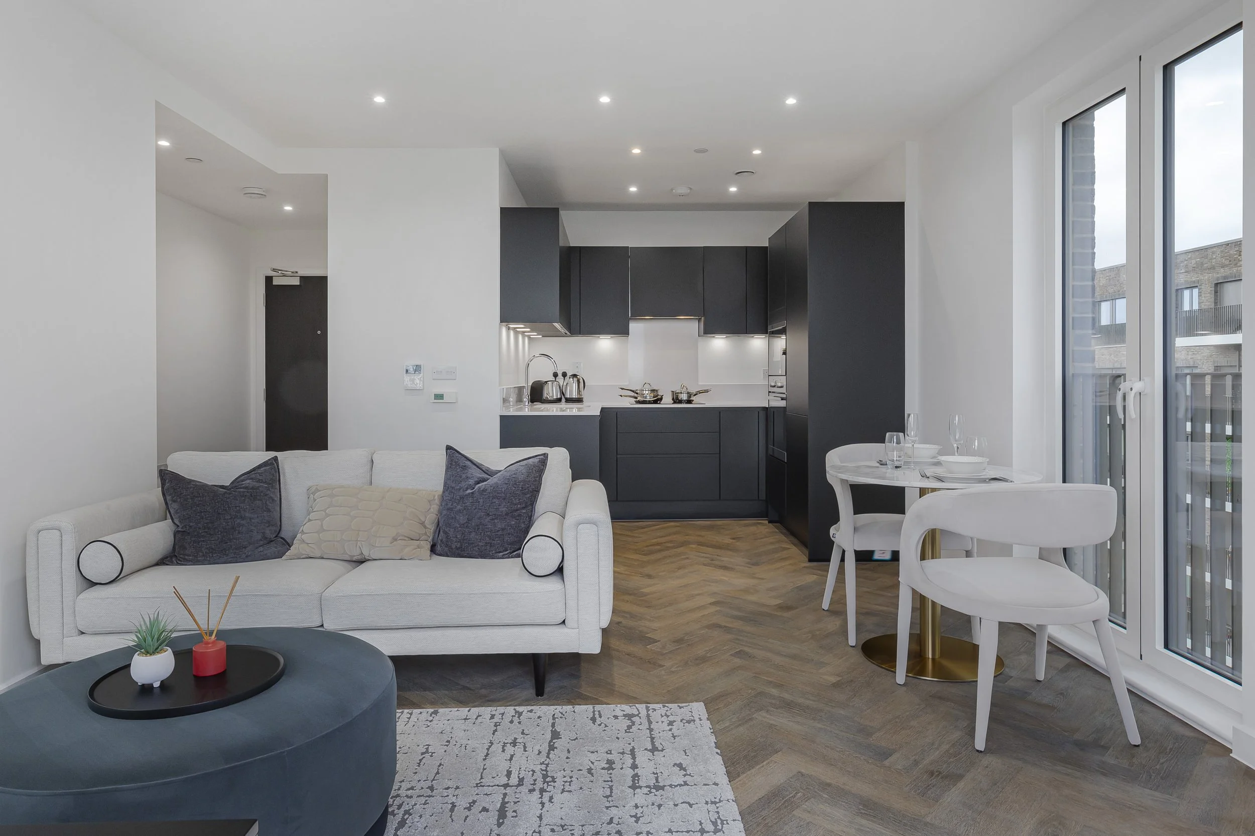 Ridgeway-Views-NW7-Lounge.jpg