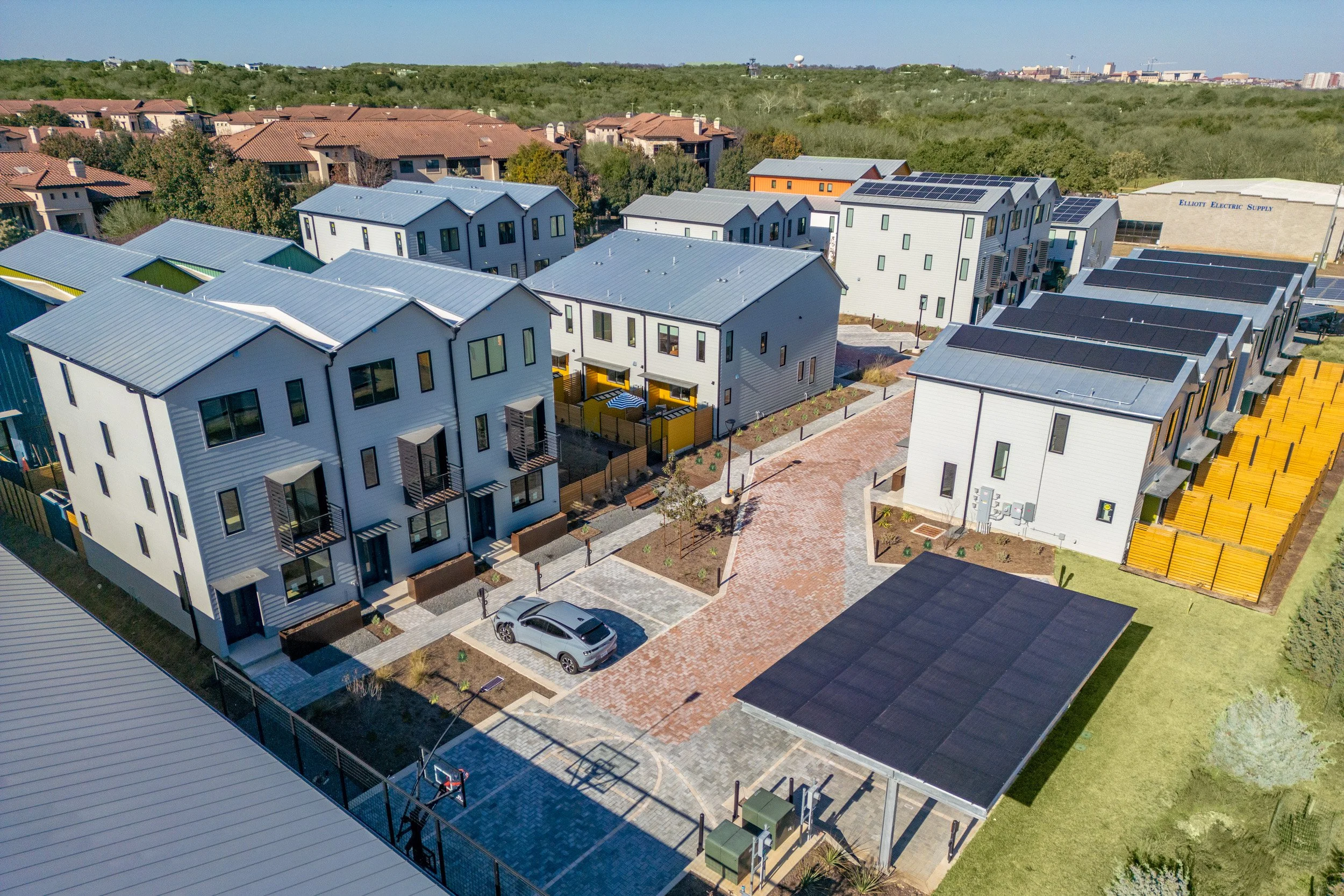 Lively Lane 2026 homes with solar panels installed.