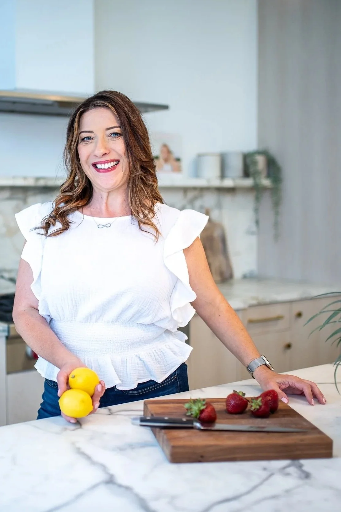Fertility Nutritionist cutting fruit ready to help you get pregnant