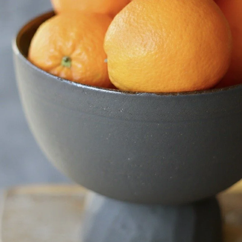 Coupe sur pied_grès noir_2.jpeg