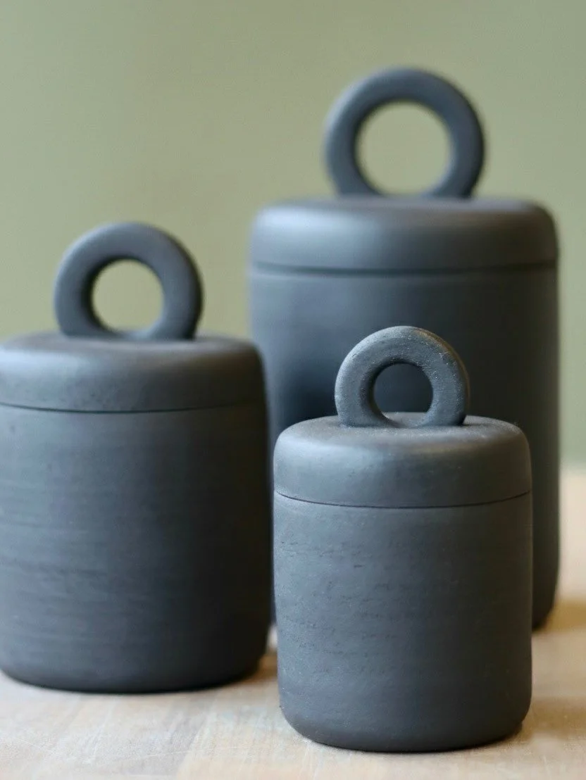 Tea, coffee, biscuits, salt, hair clips, bobby pins, cotton pads, guitar picks, lollipops&hellip;

Life is messy. 

Ceramic jars help.

#handmadeceramics #everydayobjects #functionalceramics