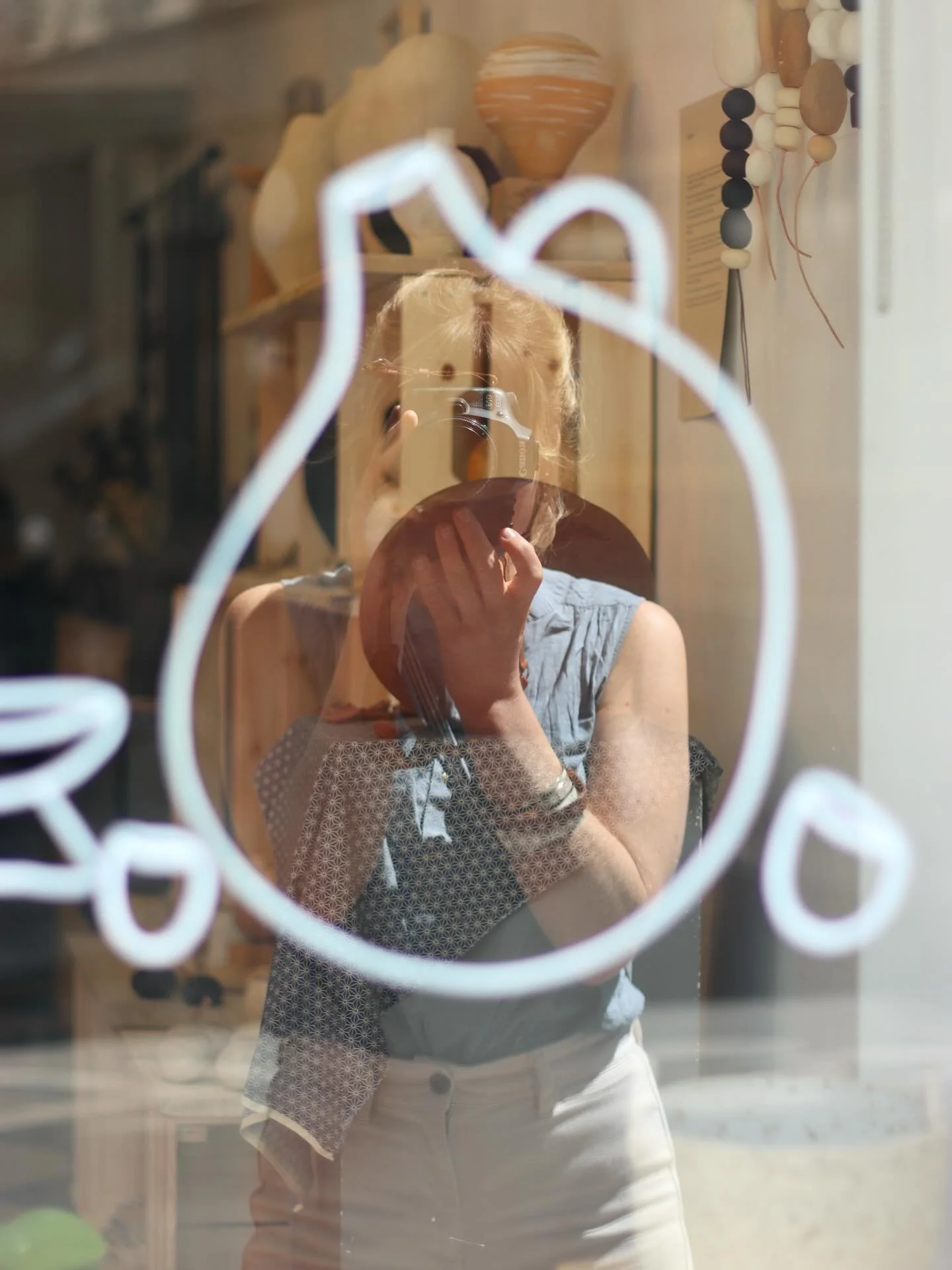 One thing @wordandvision, @flo.ceramiques, and myself heard again and again last week at the shop on rue Fr&eacute;d&eacute;ric Sauton: &ldquo;If only I had more room in my luggage to bring this home.&rdquo; 

So many lovely people stopped by, from j