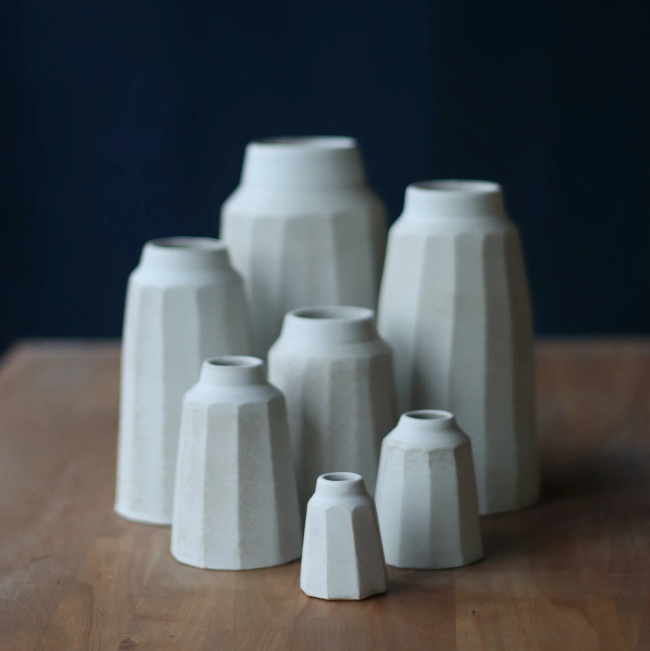 Vases à facettes - grès émaillé blanc